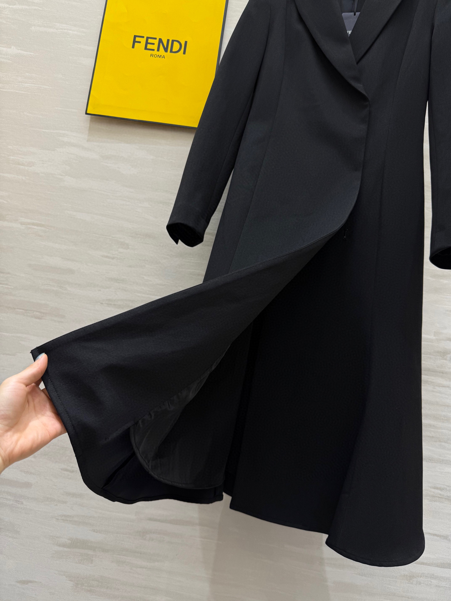 #FEND♡²⁵秋冬新款 「飒到炸廓形风衣式连衣裙」——不费力的大女主气场 高品质 现货首发size：S