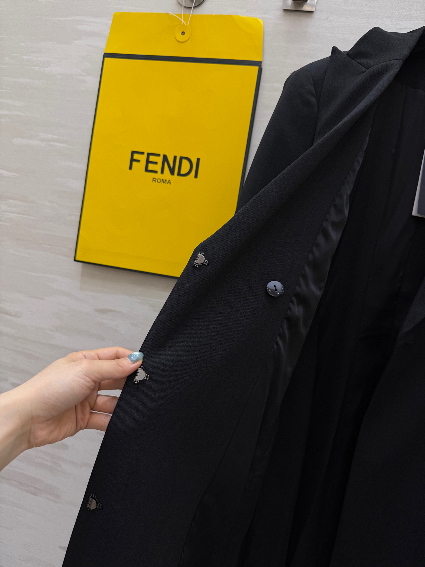 #FEND♡²⁵秋冬新款 「飒到炸廓形风衣式连衣裙」——不费力的大女主气场 高品质 现货首发size：S