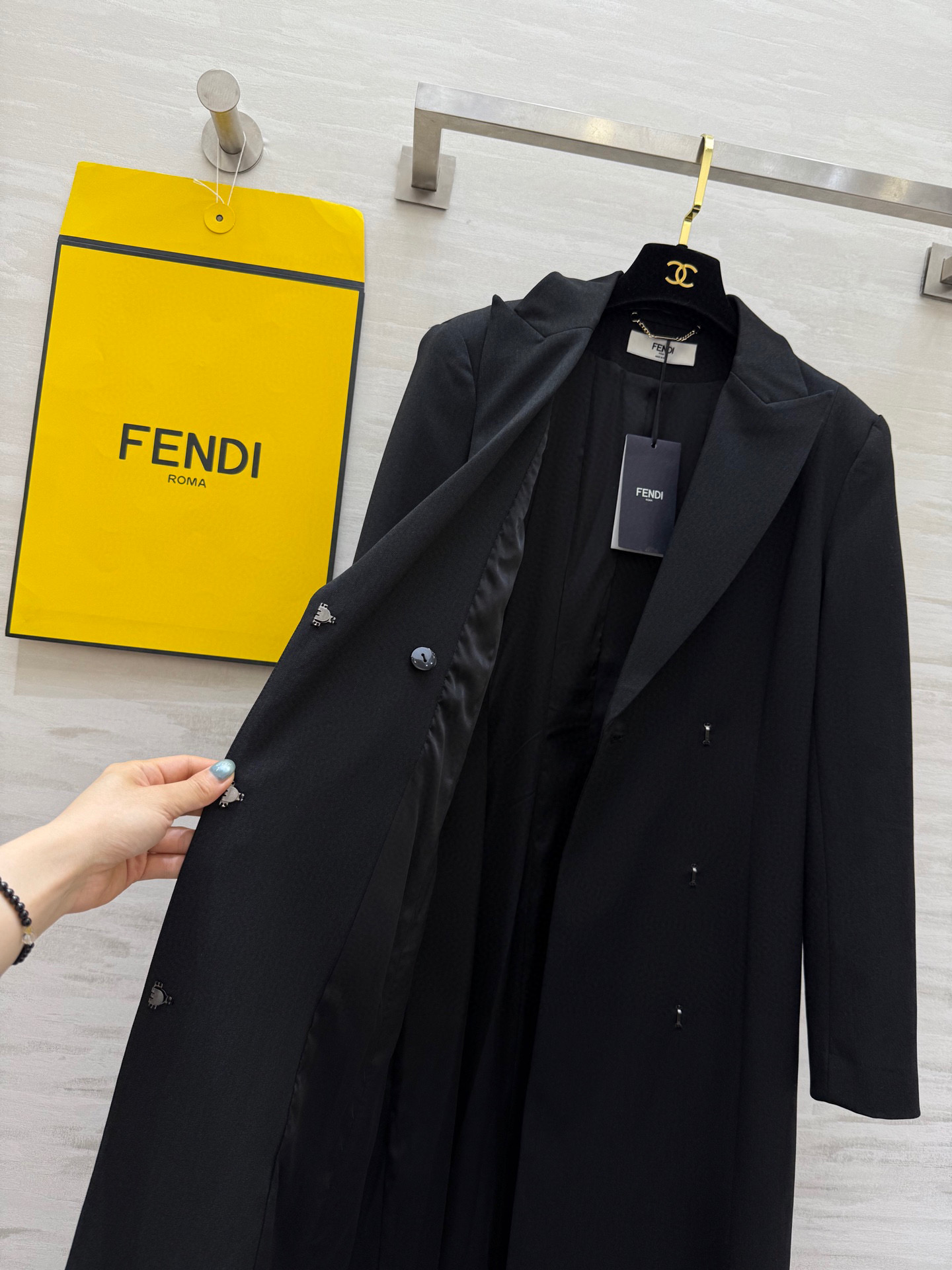 #FEND♡²⁵秋冬新款 「飒到炸廓形风衣式连衣裙」——不费力的大女主气场 高品质 现货首发size：S