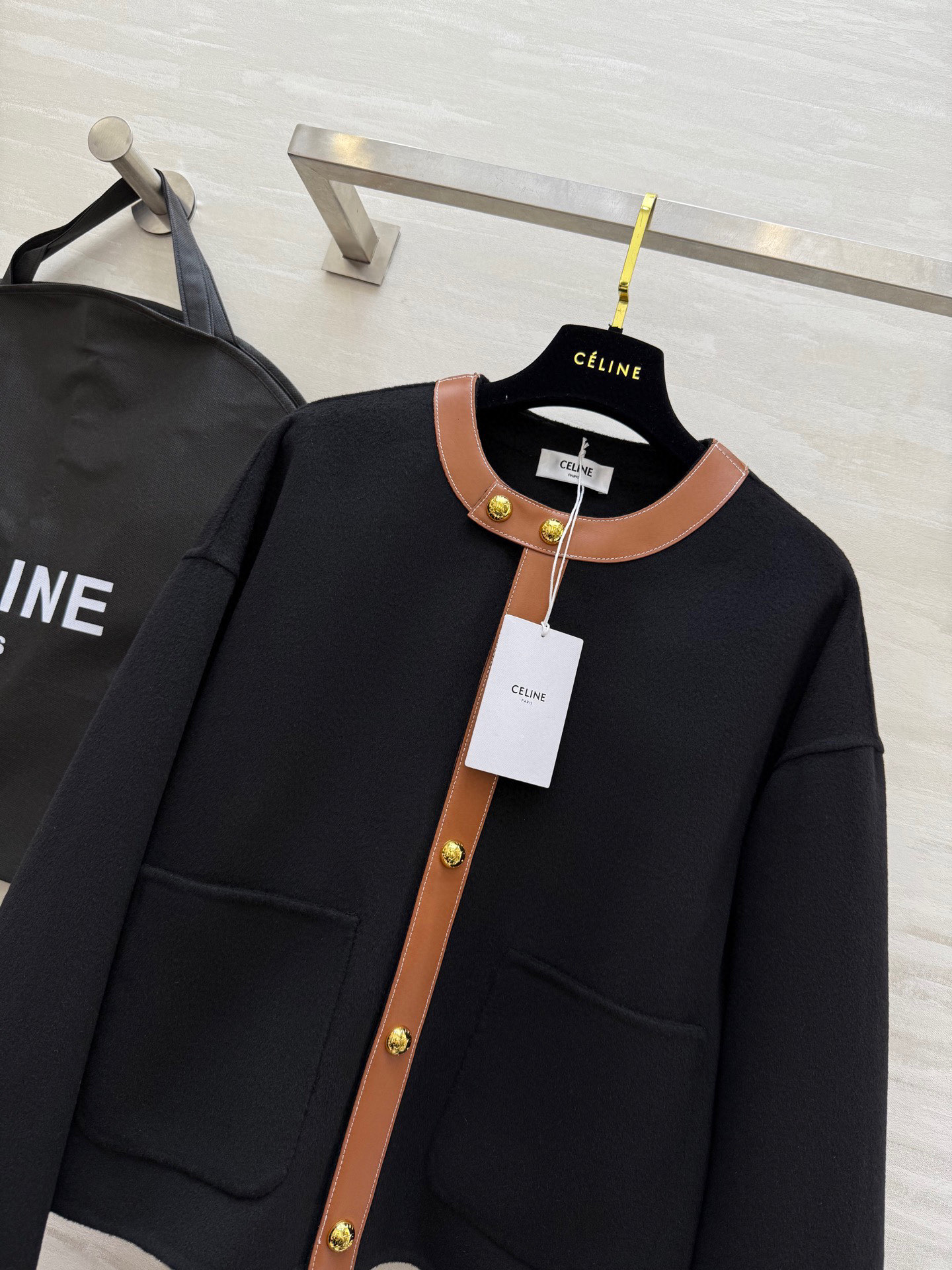 #Celin♡²⁵秋冬新款 金扣凯旋门羊毛外套 高品质定制 现货首发size：S/M/L（s码肩宽：55