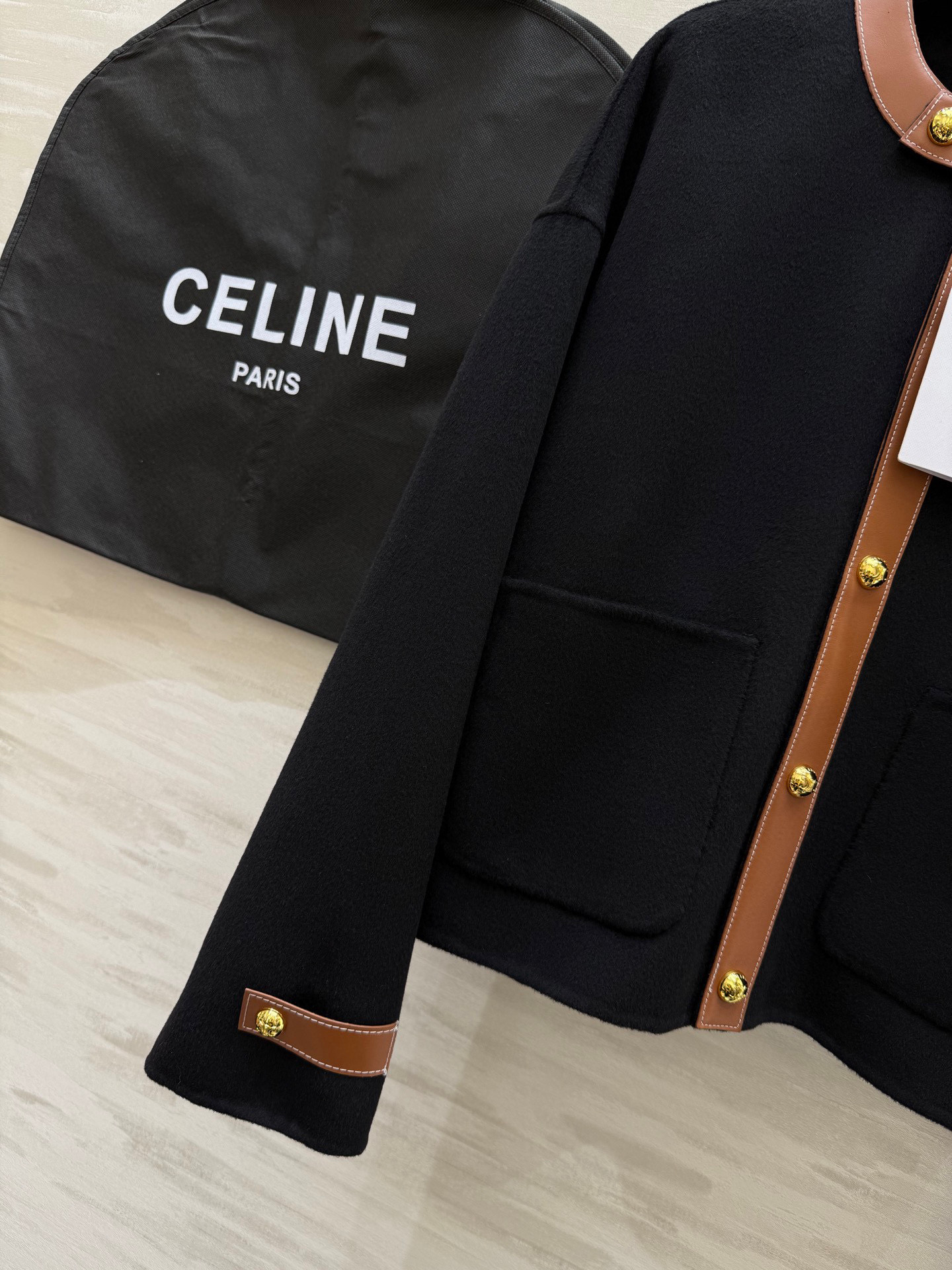 #Celin♡²⁵秋冬新款 金扣凯旋门羊毛外套 高品质定制 现货首发size：S/M/L（s码肩宽：55