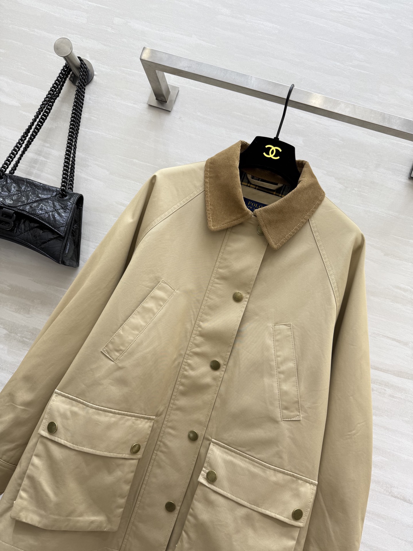 #POLO²⁵秋冬新款 猎装外套 卡其色面料 轻微防水防风 经典灯芯绒翻领+内里格纹拼接 细节满满 中长