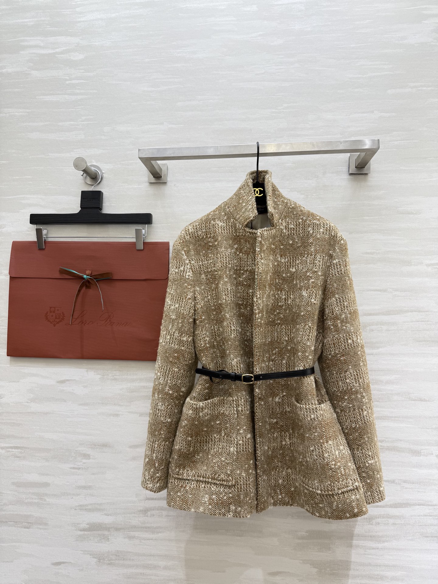 NO:590560,#Loro Pian Autumn and Winter Series Wool tweed jacket Exquisite details High-quality customization Available in stock first sizeS/M/L (S size bust 108, length 66),,loro piana,jackets & coats,alexander wang19860909#Loro Pian秋冬系列 羊毛花呢外套 细节处的精致感 高品质定制 现货首发sizeS/M/L（s码胸围108,衣长66）,,loro piana,jackets & coats,alexander wang,Women's clothing