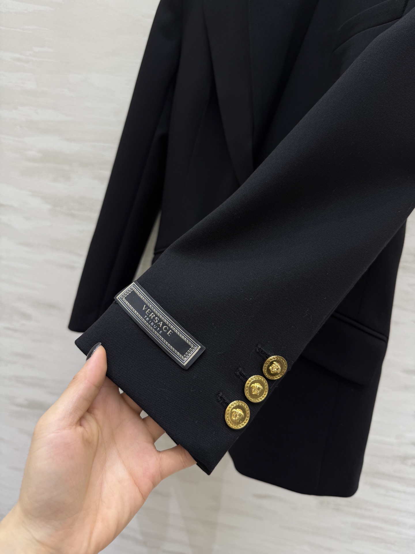 #Versac♡²⁵秋冬新款 黑色西装 精裁剪裁+弹力羊毛混纺面料 质感高级又舒适 金色纽扣+Medus