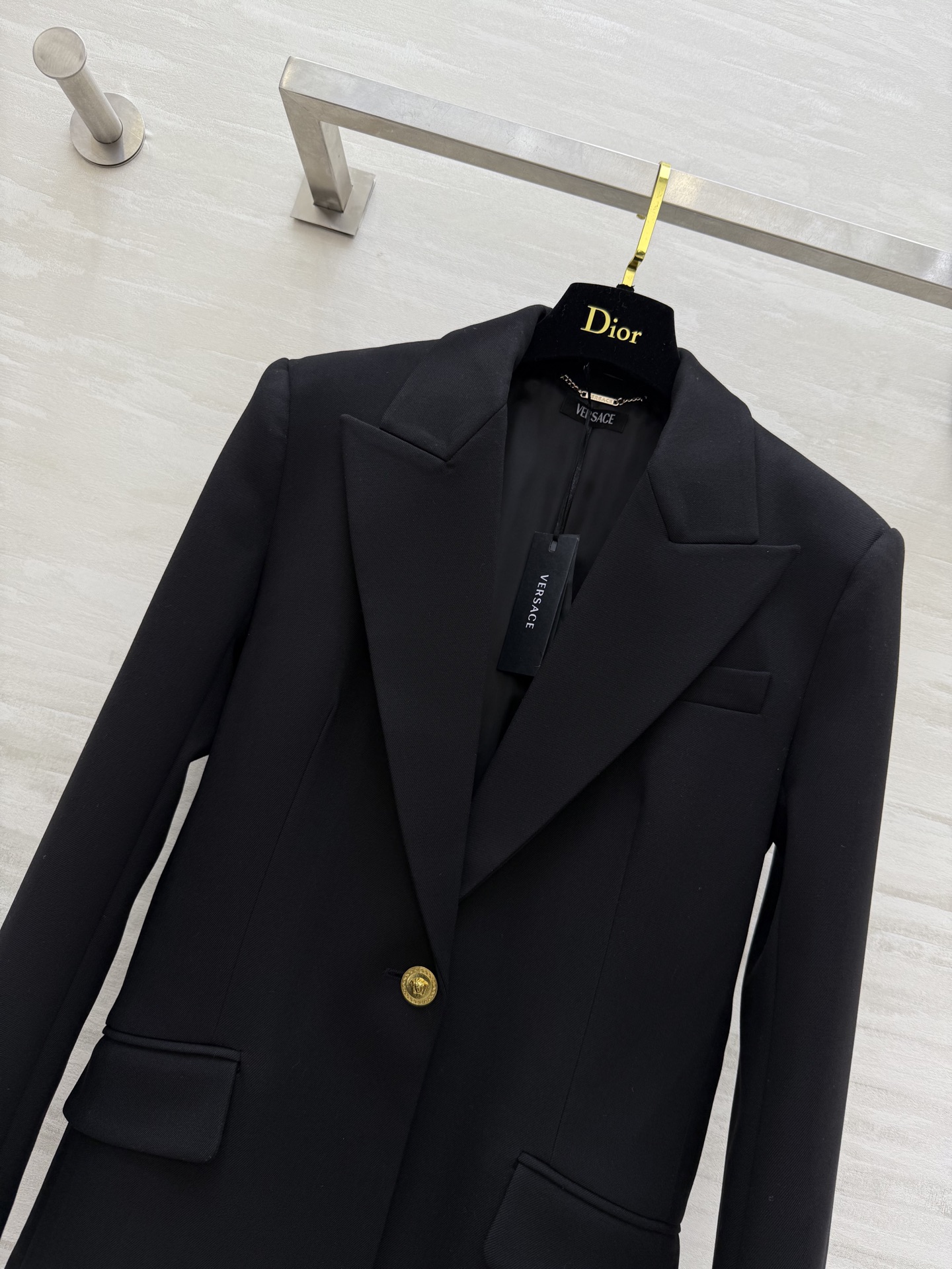 #Versac♡²⁵秋冬新款 黑色西装 精裁剪裁+弹力羊毛混纺面料 质感高级又舒适 金色纽扣+Medus