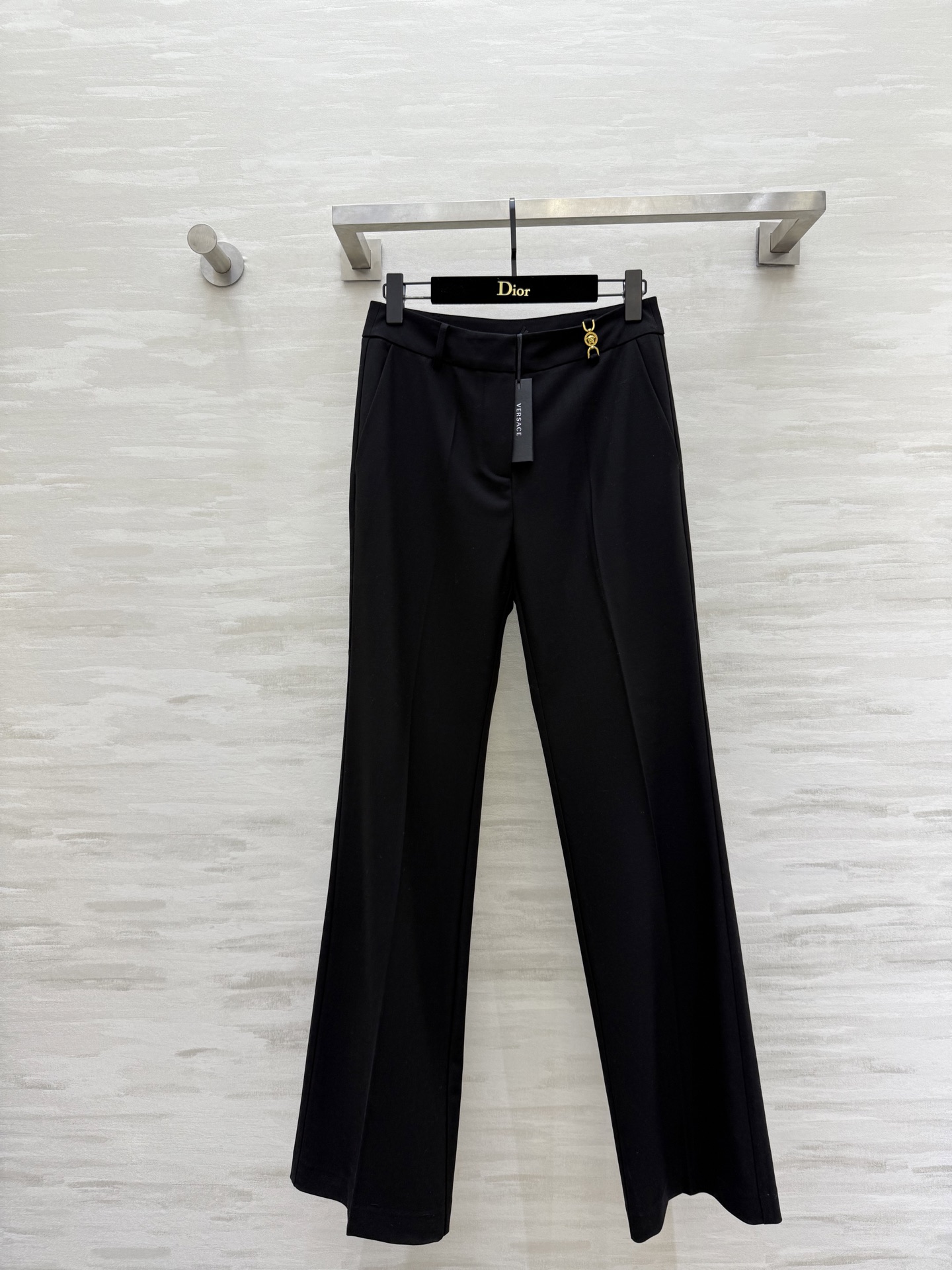 NO:591026,#Versac’s new fall and winter trousers, slightly flared version, can modify the shape of your legs and body proportions!  It’s a perfect match with a suit!  No need to choose black at all!  High quality customization, available in stock first size S/M/L/XL (M size 72, pants length 112),,versace,alexander wang19860909#Versac秋冬新款 西裤 微喇版型 修饰腿形和身形比例简直没话说！搭配西服也是绝绝子！黑色完全不用挑！高品质定制 现货首发sizeS/M/L/XL（M码72,裤长112）,,versace,alexander wang,Women's clothing