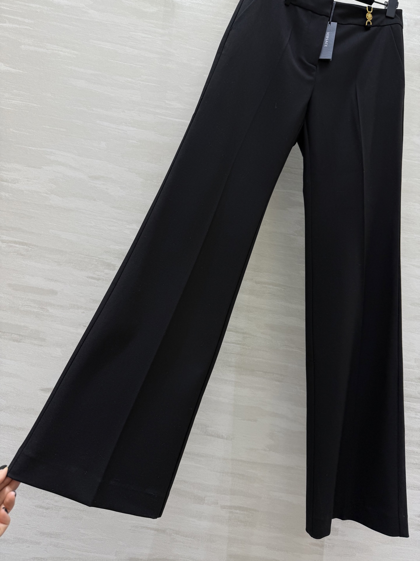 #Versac♡²⁵秋冬新款 西裤 微喇版型 修饰腿形和身形比例简直没话说！搭配西服也是绝绝子！黑色完全