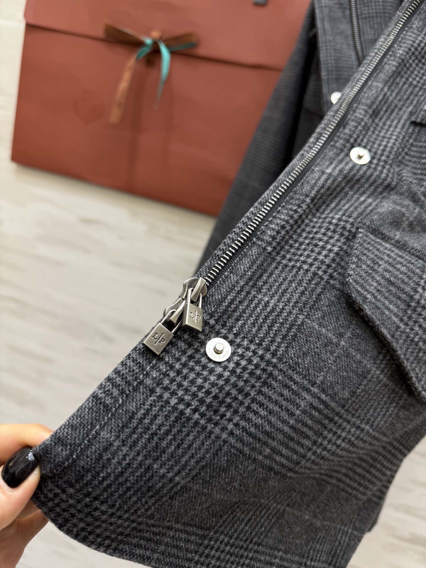 #Loro Pian♡ 25/26系列 羊毛格纹连帽外套 高品质定制 现货首发size：S/M/L（s码