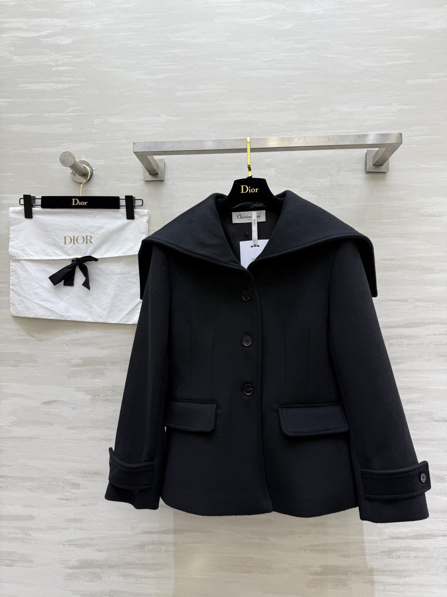 NO:591038,#DIO new autumn and winter style woolen shawl style coat, shawl logo embroidery is exquisite and advanced, three-dimensional tailoring is elegant and elegant, high quality customization, ready for sale, sizeS/M/L (S size chest 88, length 60),, dior, shawls, alexander wang19860909#DIO秋冬新款 羊毛呢披肩式大衣 披肩logo刺绣精致高级 立体剪裁版型大气优雅 高品质定制 现货首发sizeS/M/L（s码胸围88,衣长60）,,dior,shawls,alexander wang,Women's clothing