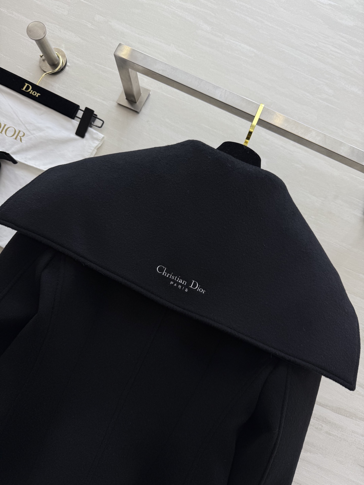 #DIO♡²⁵秋冬新款 羊毛呢披肩式大衣 披肩logo刺绣🪡精致高级 立体剪裁版型大气优雅 高品质定制 