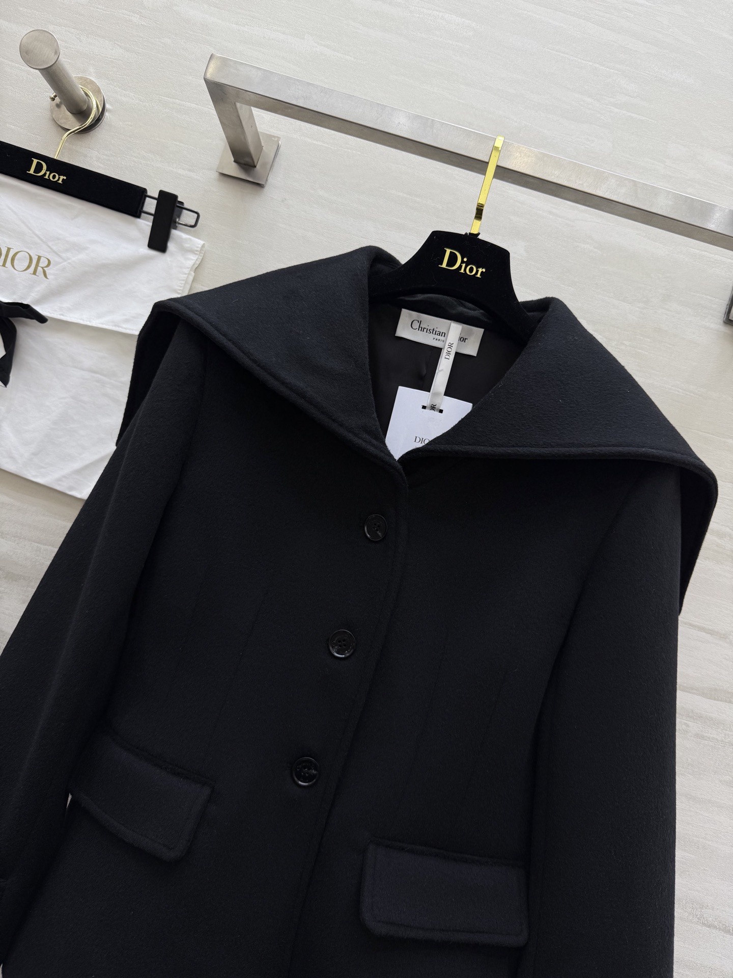 #DIO♡²⁵秋冬新款 羊毛呢披肩式大衣 披肩logo刺绣🪡精致高级 立体剪裁版型大气优雅 高品质定制 