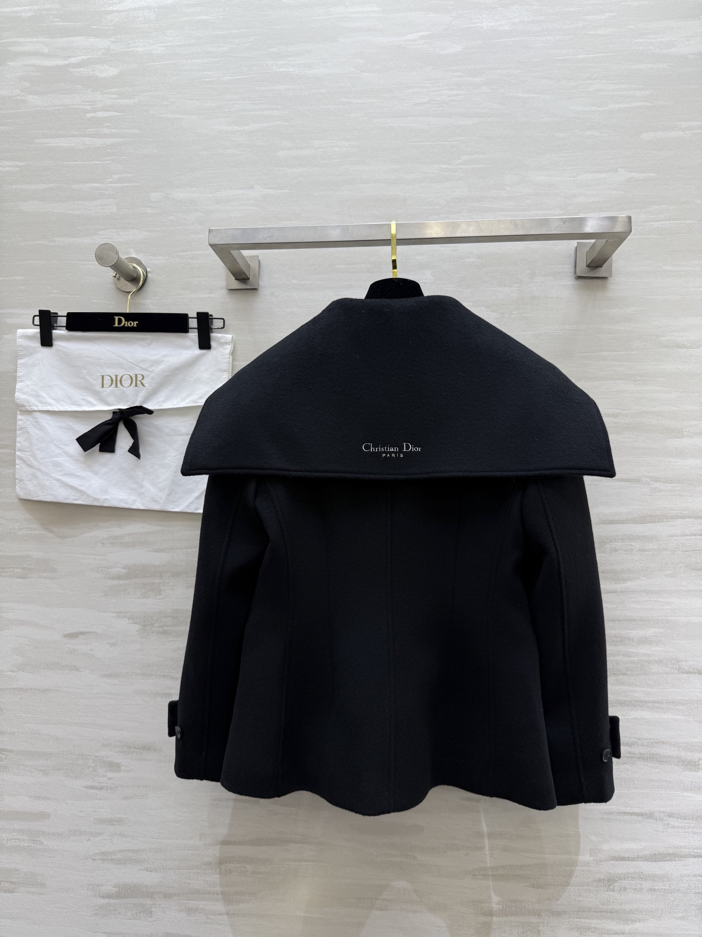 #DIO♡²⁵秋冬新款 羊毛呢披肩式大衣 披肩logo刺绣🪡精致高级 立体剪裁版型大气优雅 高品质定制 