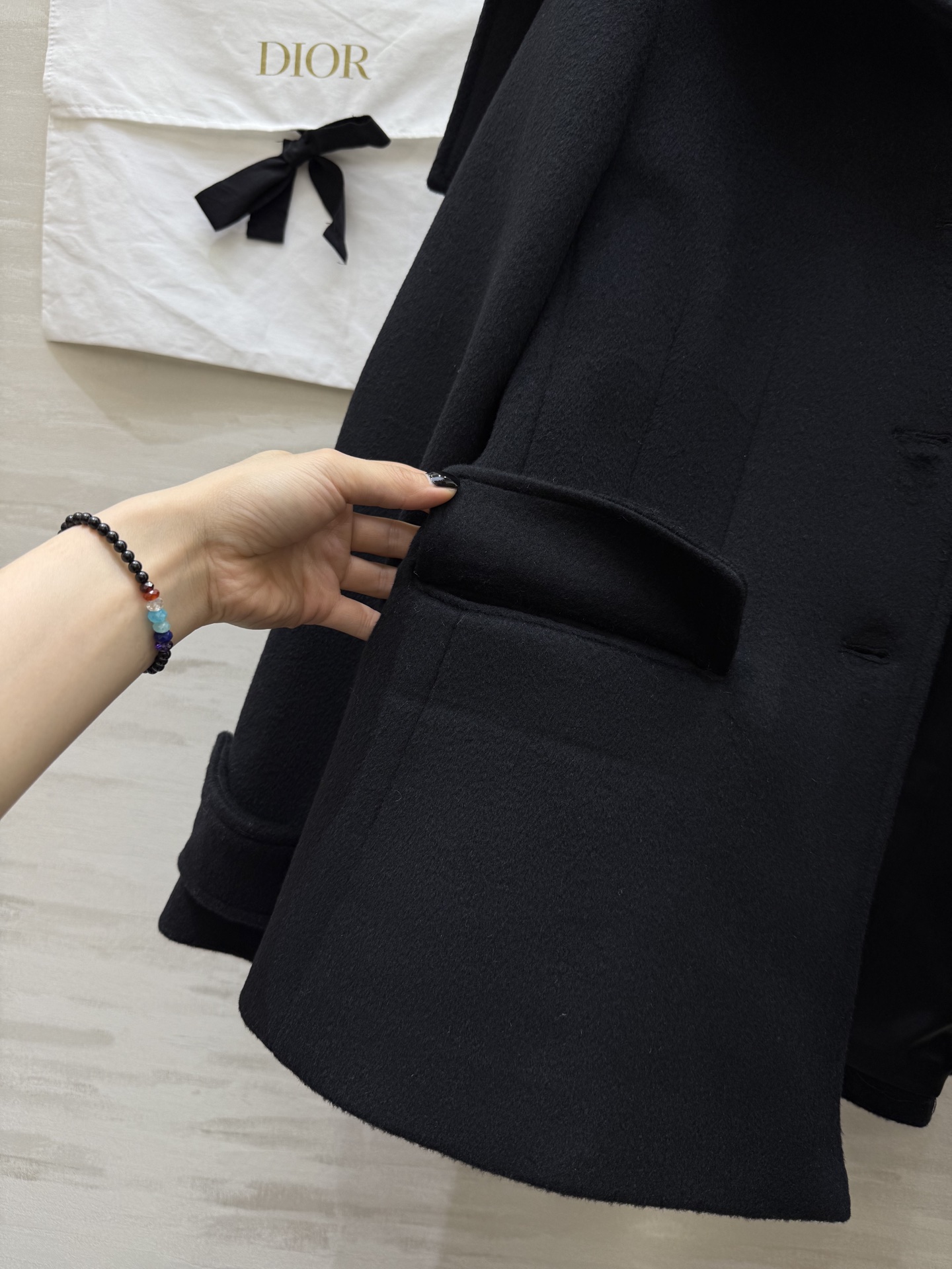 #DIO♡²⁵秋冬新款 羊毛呢披肩式大衣 披肩logo刺绣🪡精致高级 立体剪裁版型大气优雅 高品质定制 