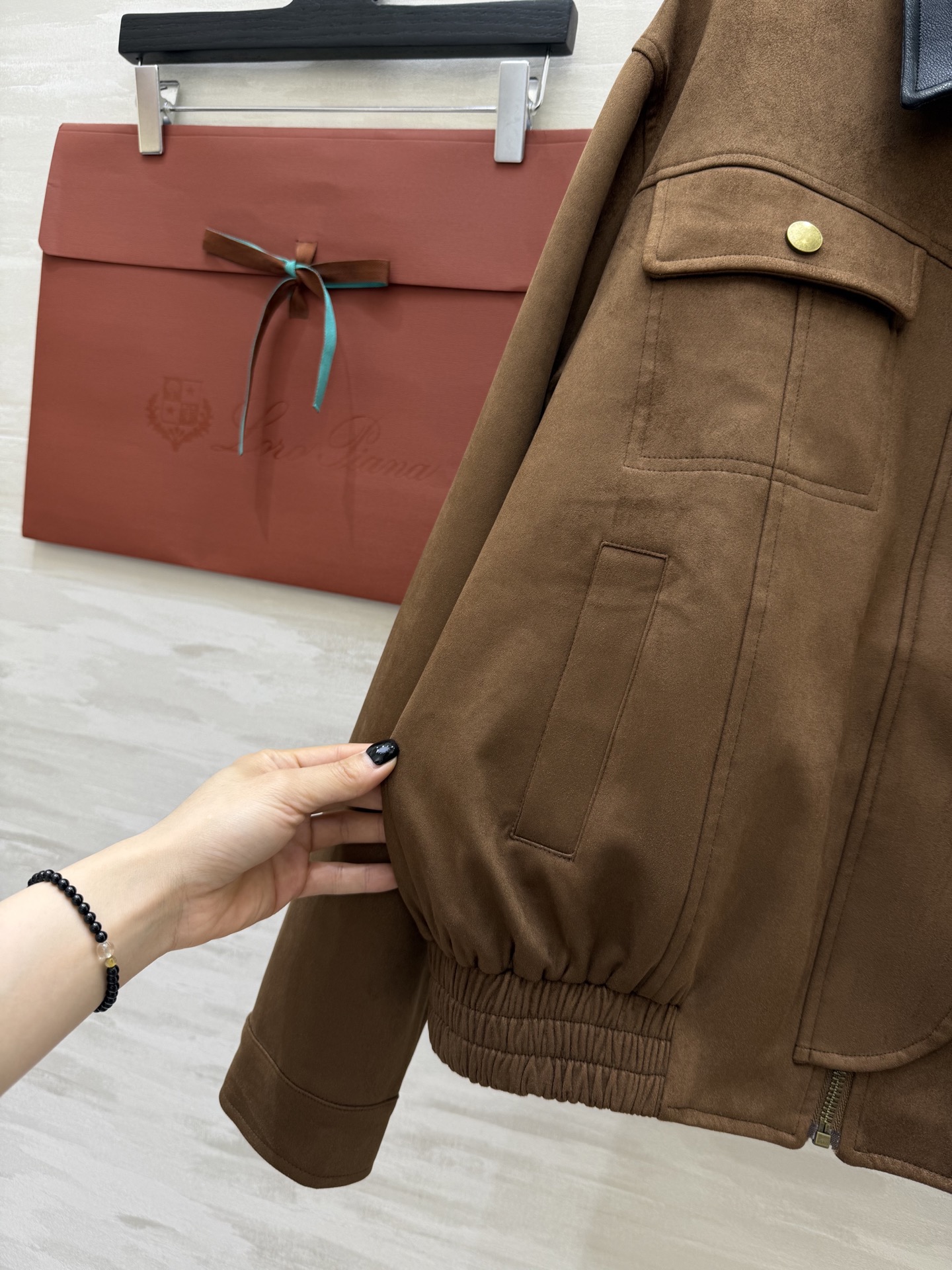 #LP²⁵秋冬新款 麂皮翻领夹克外套 时髦不撞款 定制重磅面料 品相上乘 细节处理非常细致 高品质定制 