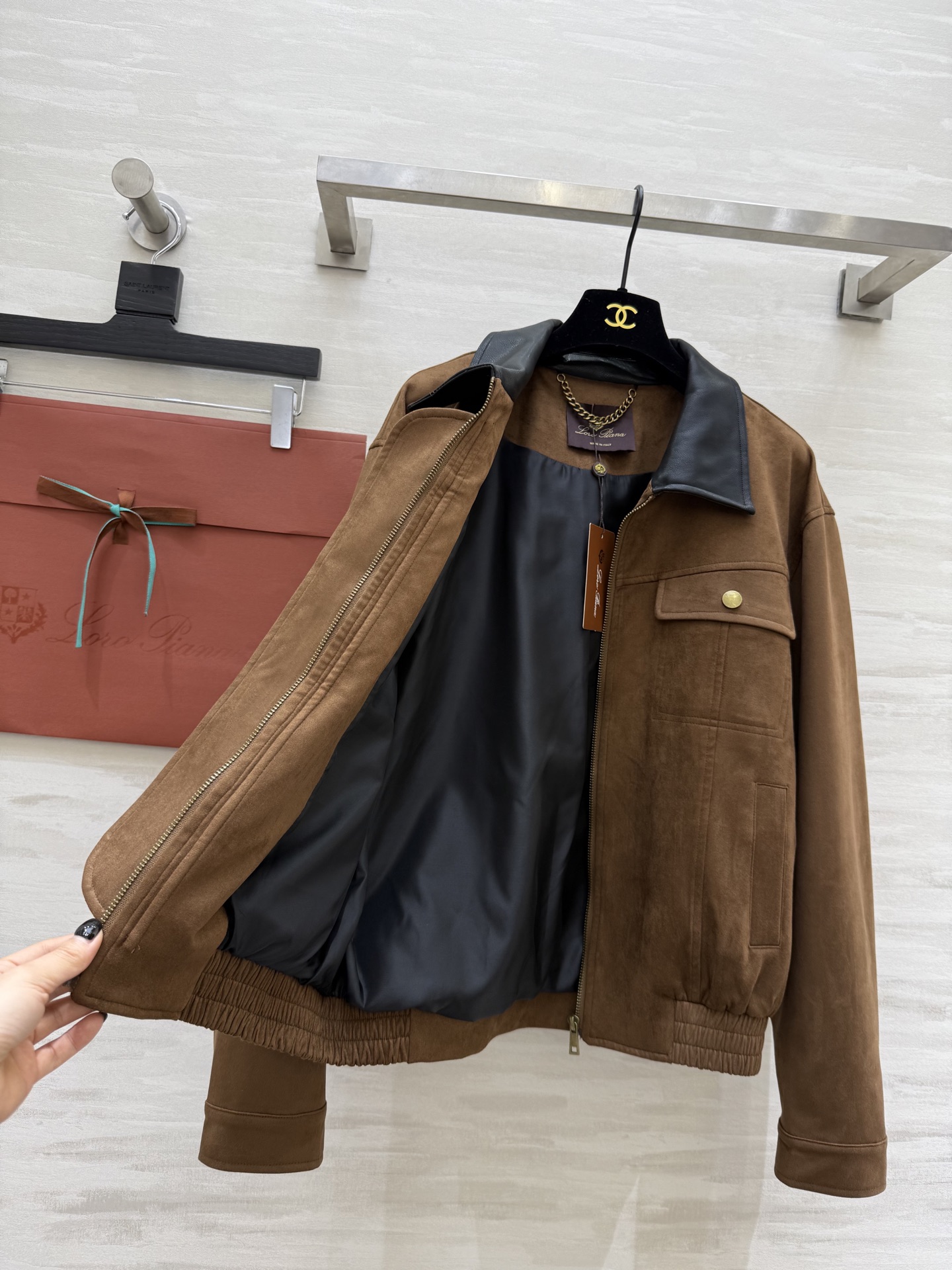 #LP²⁵秋冬新款 麂皮翻领夹克外套 时髦不撞款 定制重磅面料 品相上乘 细节处理非常细致 高品质定制 