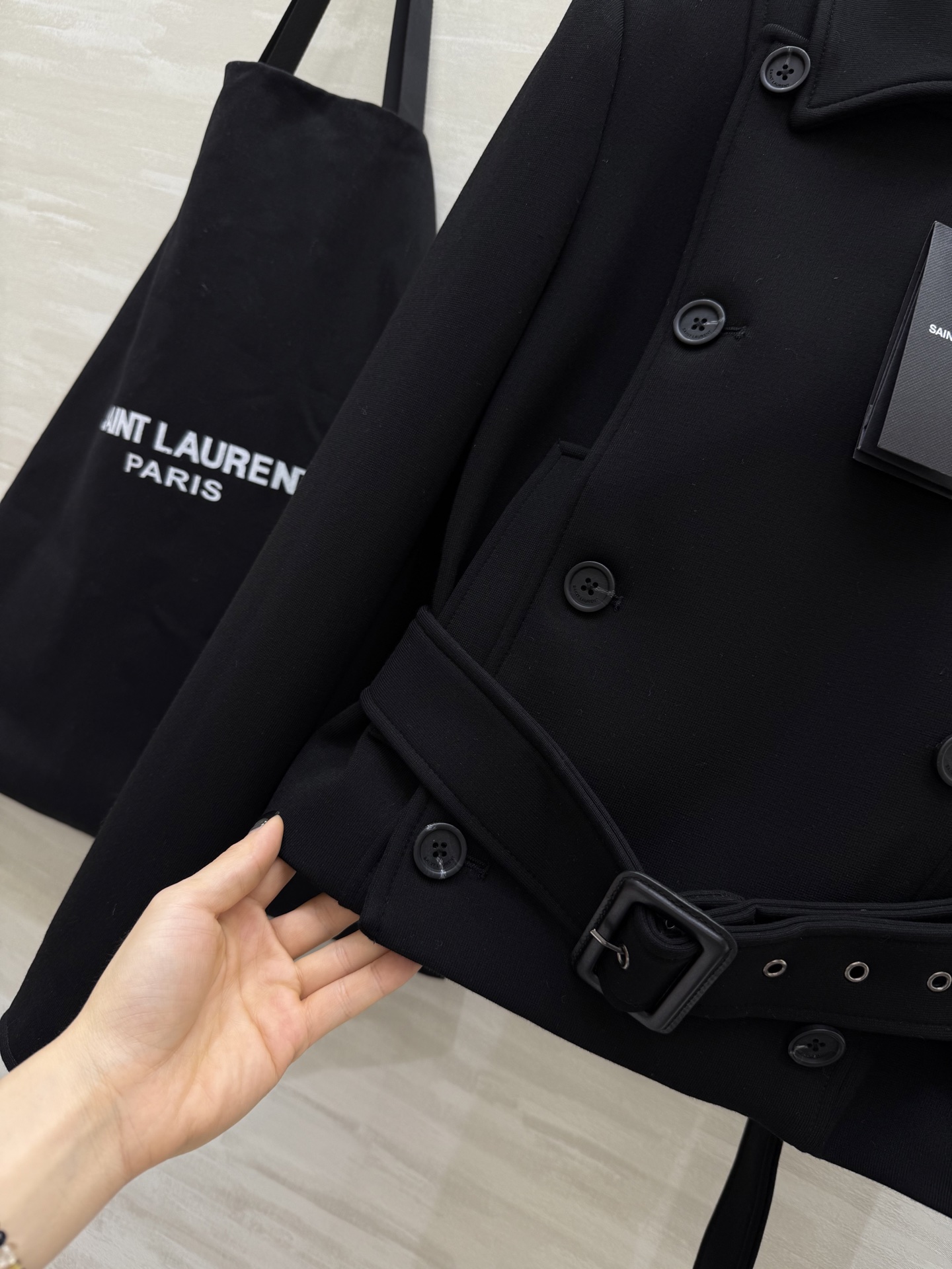 #ysl²⁵秋冬新款 双排扣短款风衣外套 高品质定制 现货首发size：S/M/L（s码胸围：86，衣长