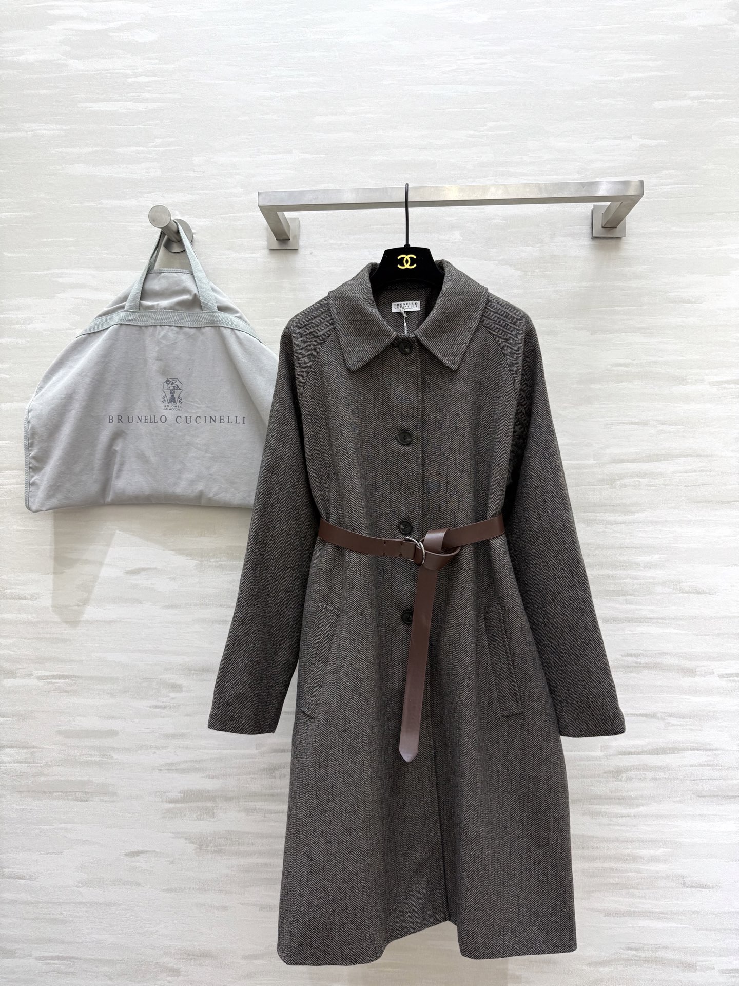 NO:591515,#BC new autumn and winter wool herringbone coat, delivery belt to tighten the waist to make you look slimmer, high quality customization, available in stock, sizes S/M/L (S size bust 112, length 96),,alexander wang19860909#BC秋冬新款 羊毛人字纹大衣 配送腰带收腰显瘦 高品质定制 现货来sizeS/M/L（s码胸围112,衣长96）,,alexander wang,Women's clothing