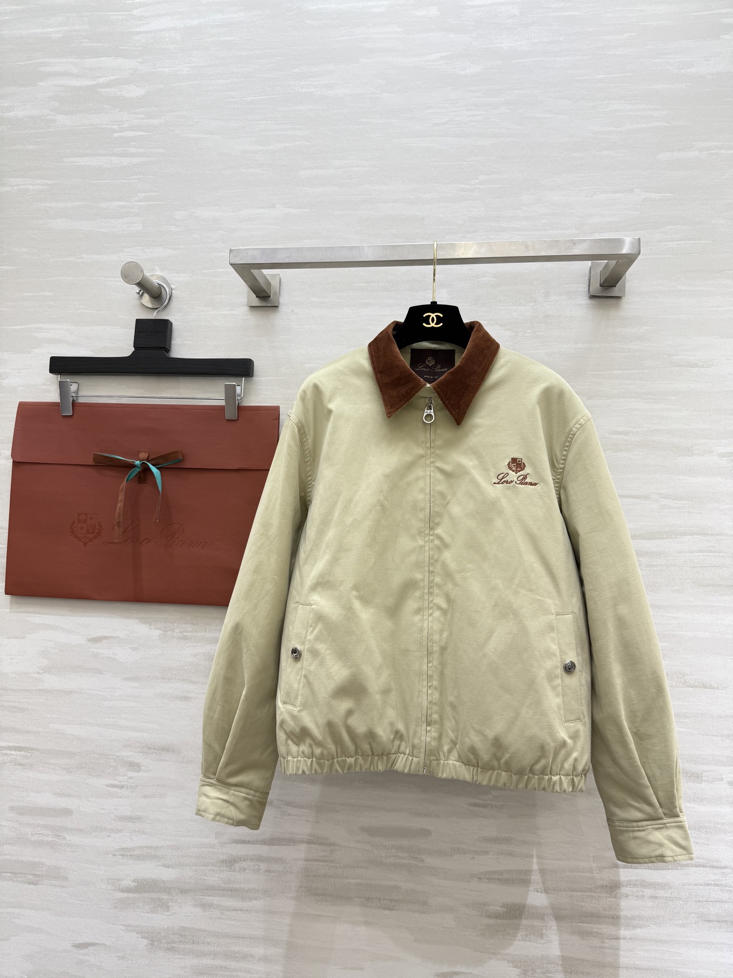 NO:591510,#LP New style for autumn and winter. High luxury style rhombus quilted jacket. The lining is quilted to keep warm and comfortable. Fashionable yet elegant. High quality customization. Available in stock in sizes S/M/L (S size bust 92, length 52), loro piana, jackets & coats, alexander wang19860909#LP秋冬新款 高奢风菱格夹棉外套 内里夹棉保暖舒适 时髦又不失风度 高品质定制 现货来sizeS/M/L（s码胸围92,衣长52）,,loro piana,jackets & coats,alexander wang,Women's clothing