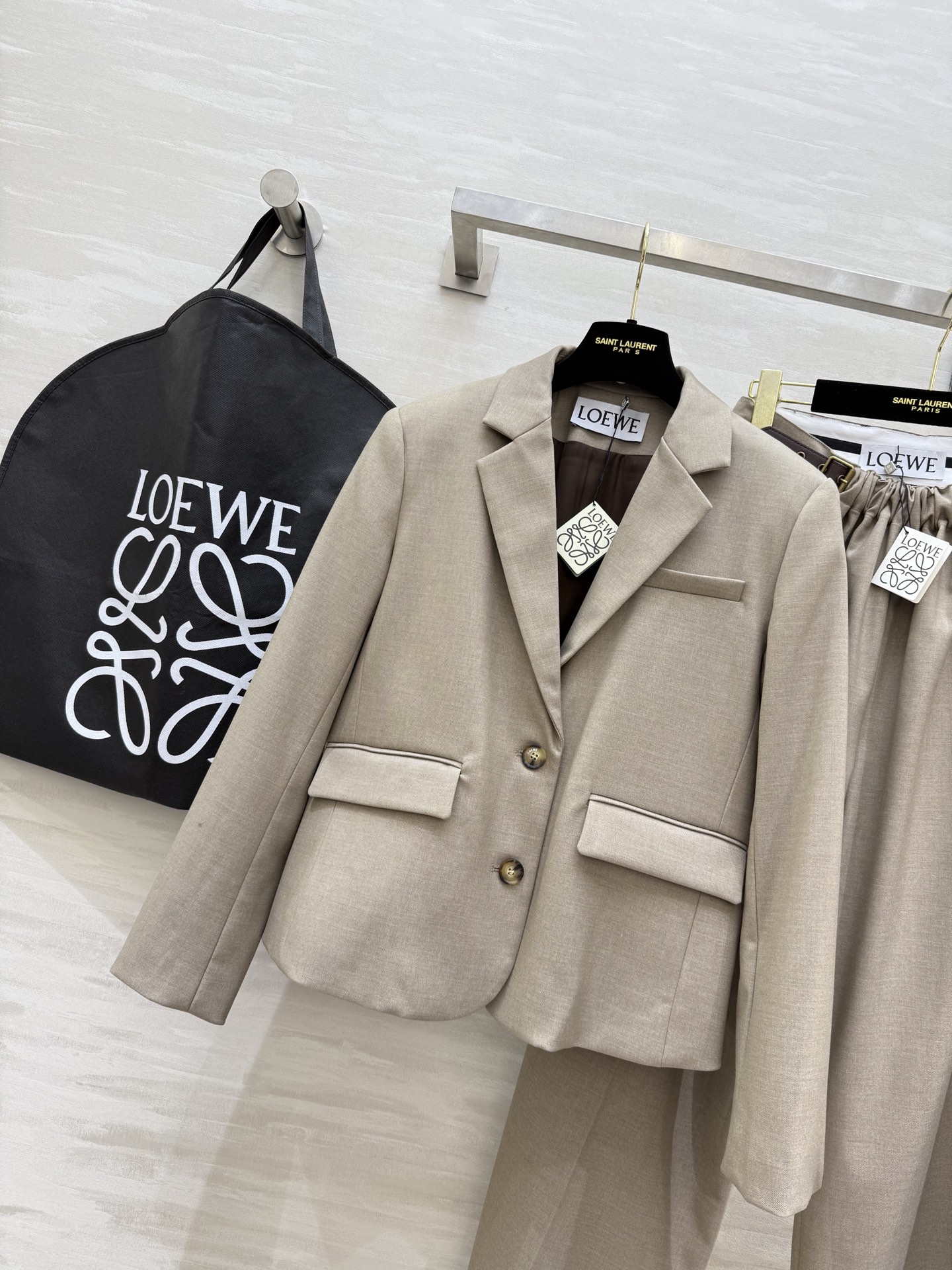 #Loew♡²⁵秋冬新款 西装套装 分开发售 高品质 现货来size：S/M/L（S码肩宽：38，胸围：