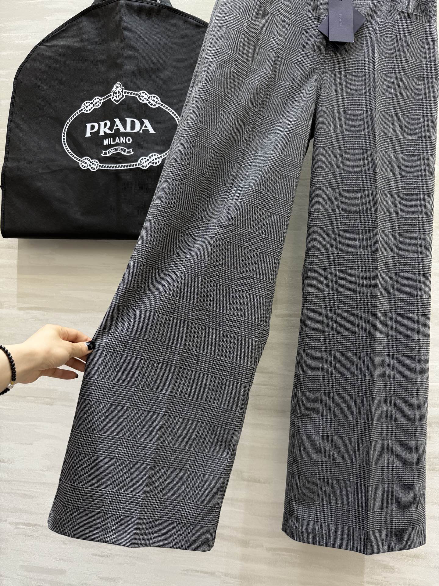 #Prad♡²⁵秋冬新款 羊毛混纺直筒西裤 高品质定制 现货首发size：S/M/L（s码腰围：70，胸