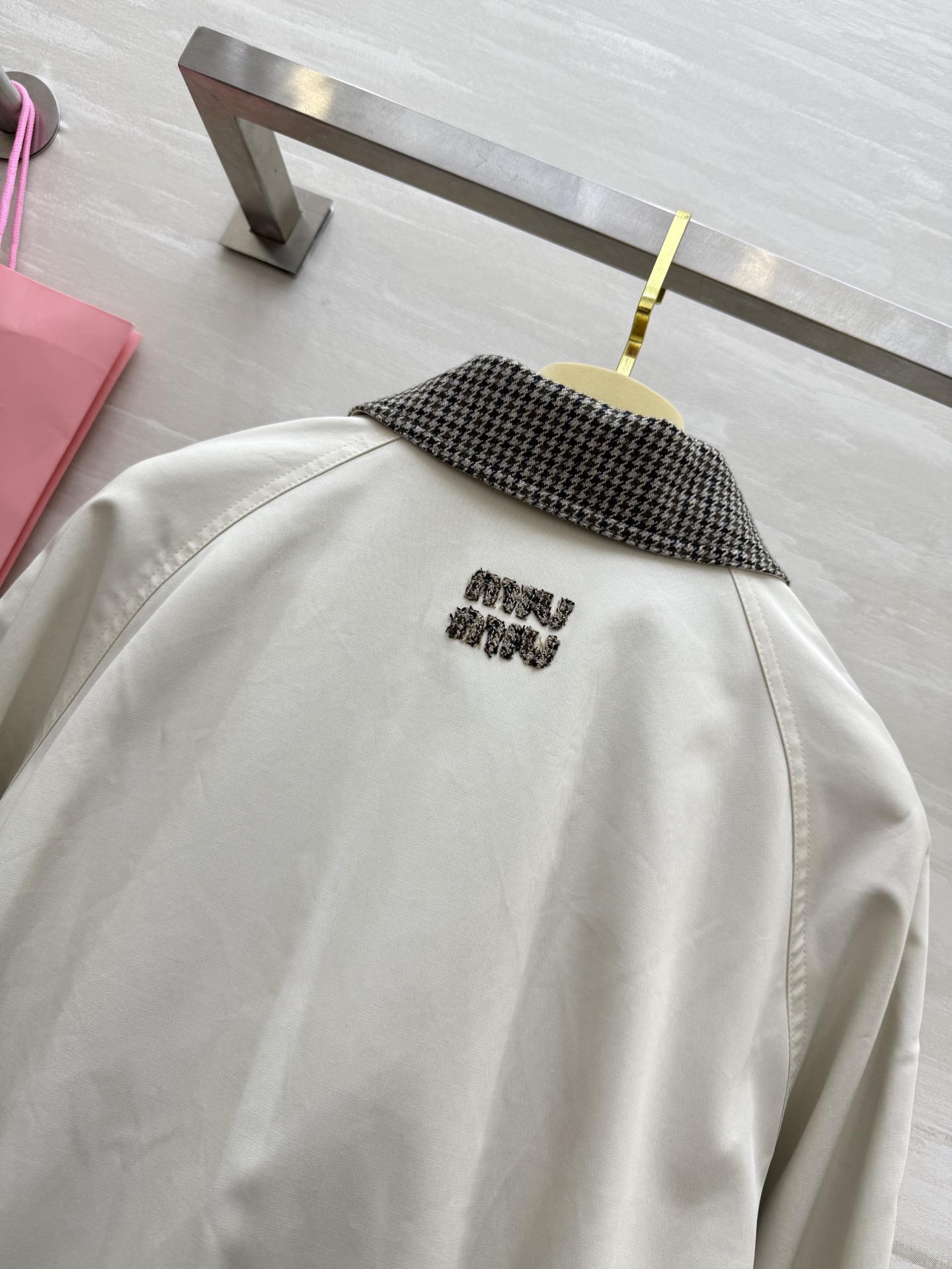 #Miumi♡²⁵秋冬新款 夹克外套 高品质 现货来size：S/M/L（s码胸围：112，衣长：52）