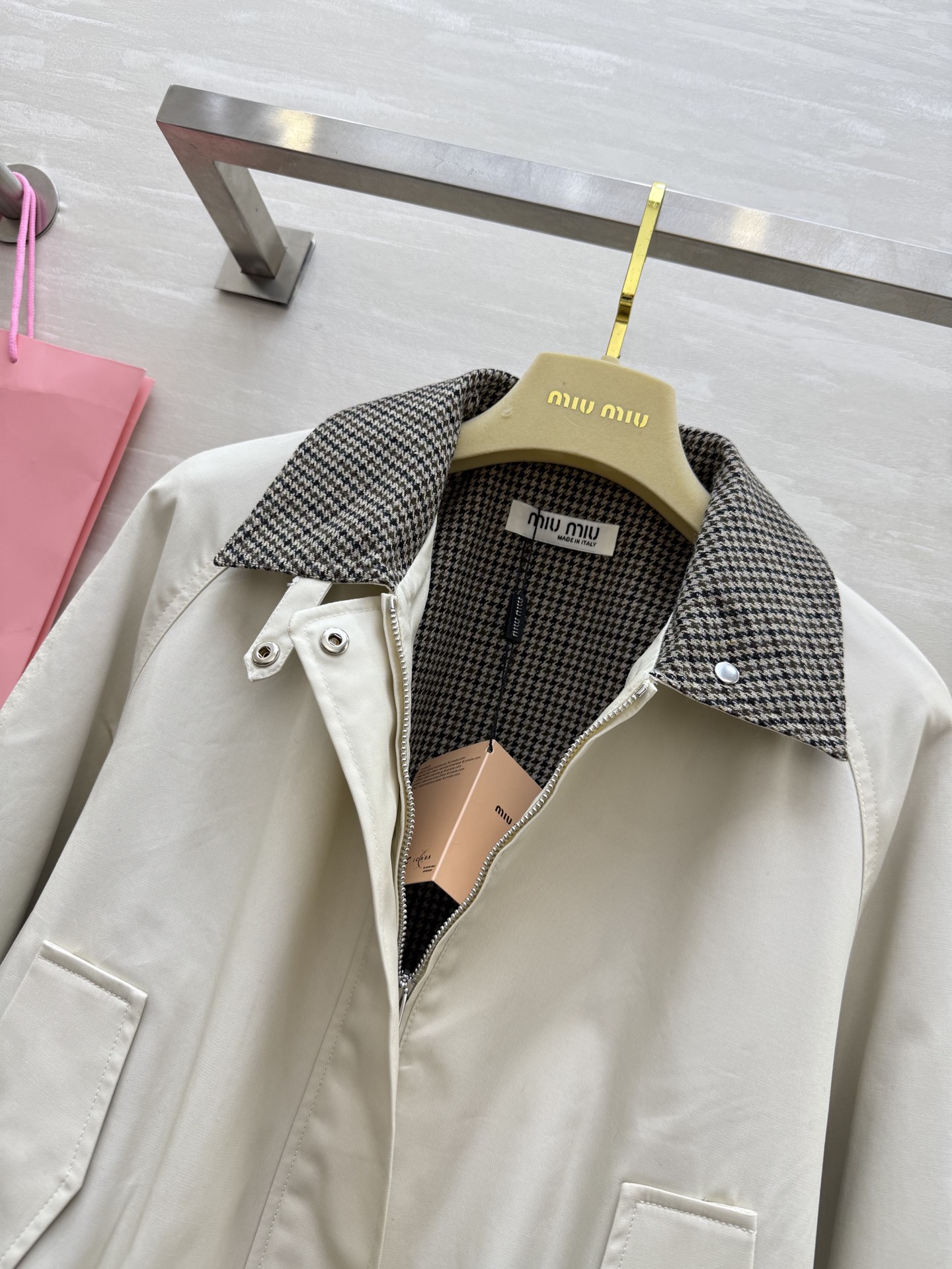 #Miumi♡²⁵秋冬新款 夹克外套 高品质 现货来size：S/M/L（s码胸围：112，衣长：52）