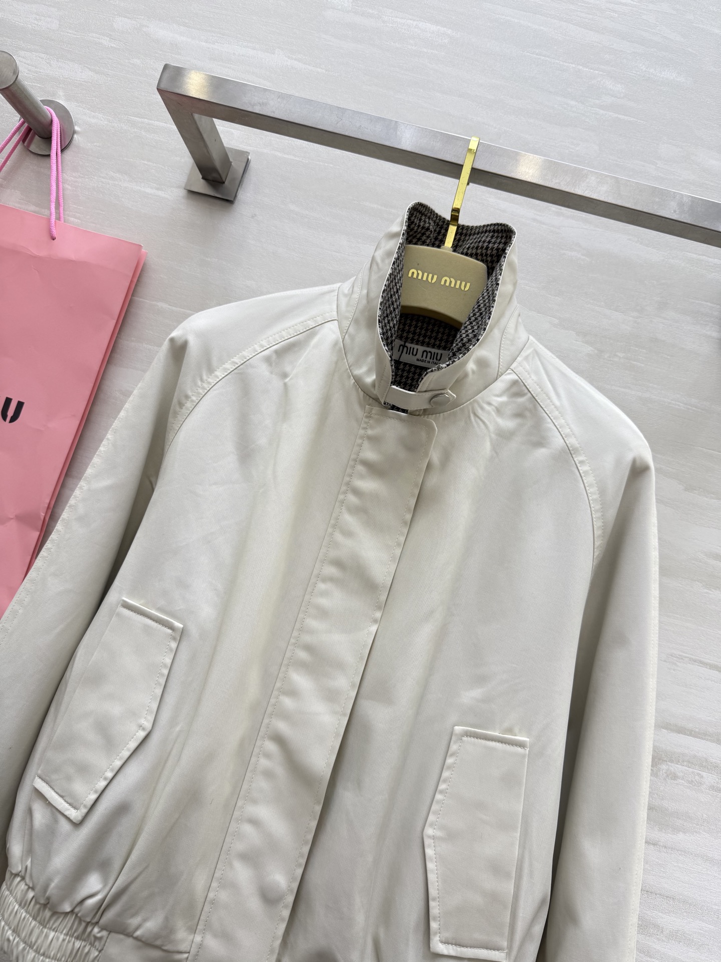 #Miumi♡²⁵秋冬新款 夹克外套 高品质 现货来size：S/M/L（s码胸围：112，衣长：52）