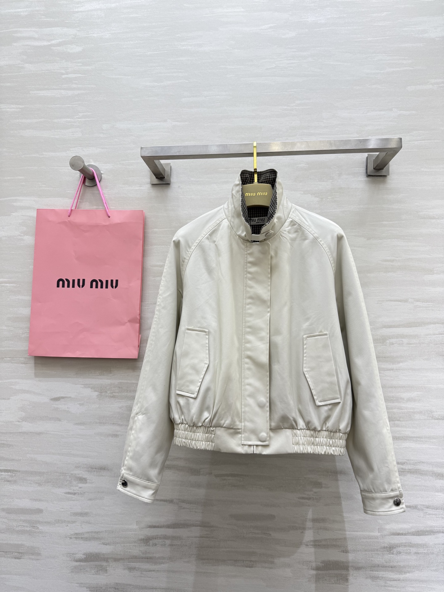 NO:591548,#Miumi new autumn and winter jackets, high quality, available in stock, sizeS/M/L (S size bust 112, length 52),,miumiu,jackets & coats,jackets & coats,alexander wang19860909#Miumi秋冬新款 夹克外套 高品质 现货来sizeS/M/L（s码胸围112,衣长52）,,miumiu,jackets & coats,jackets & coats,alexander wang,Women's clothing