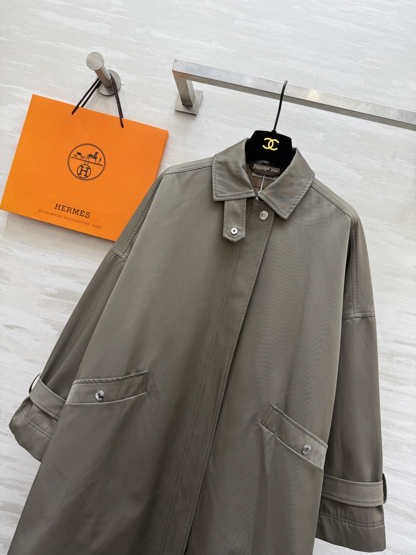 #Herme♡²⁵秋冬新款 中长款风衣外套 高品质 现货来size：S/M/L（s码胸围：136，衣长：