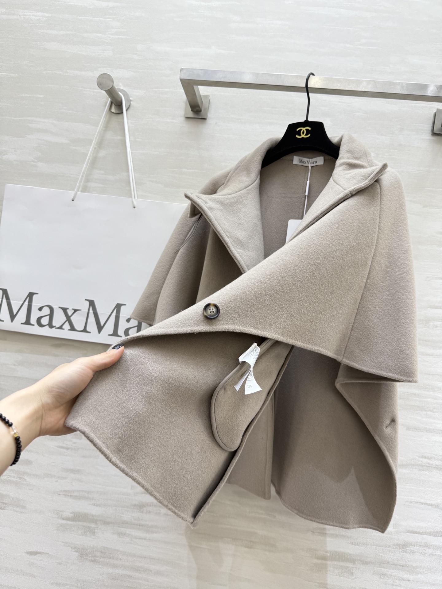 #Maxmar♡²⁵秋冬新款 羊毛呢斗篷外套 高品质 现货来size：S/M/L（s码胸围：146，衣长