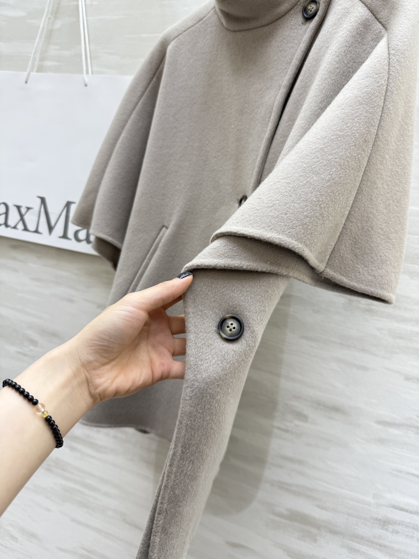 #Maxmar♡²⁵秋冬新款 羊毛呢斗篷外套 高品质 现货来size：S/M/L（s码胸围：146，衣长
