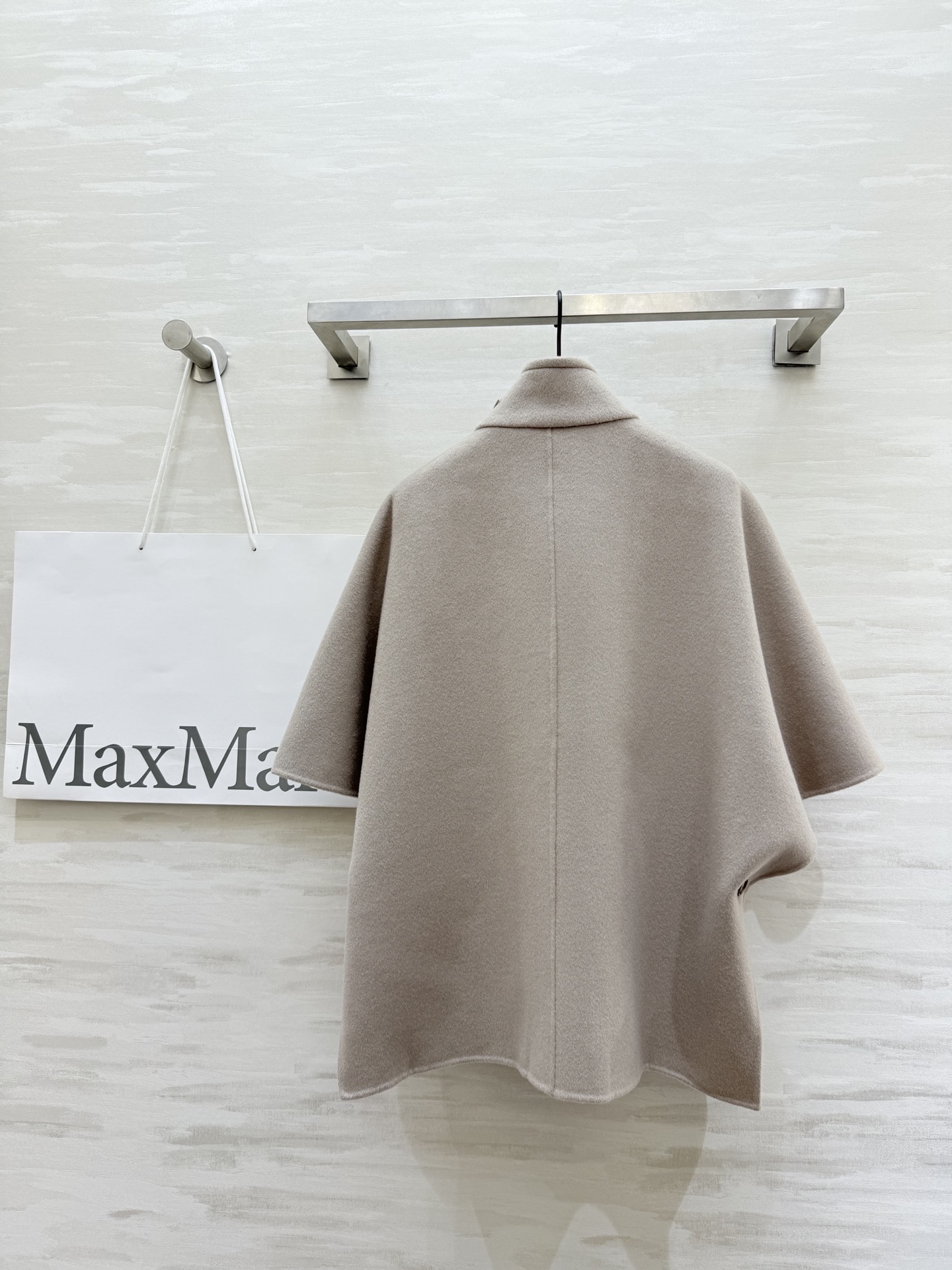 #Maxmar♡²⁵秋冬新款 羊毛呢斗篷外套 高品质 现货来size：S/M/L（s码胸围：146，衣长