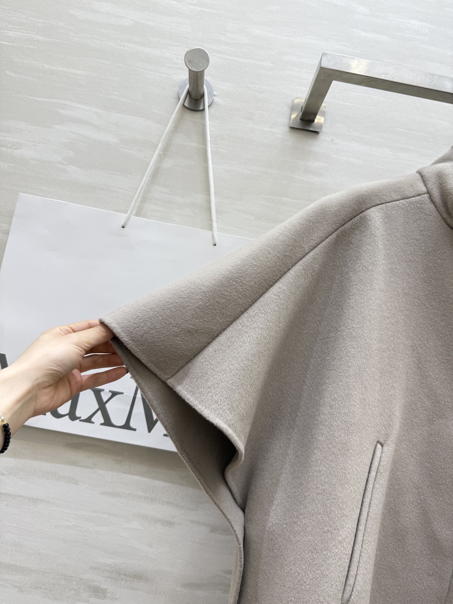 #Maxmar♡²⁵秋冬新款 羊毛呢斗篷外套 高品质 现货来size：S/M/L（s码胸围：146，衣长