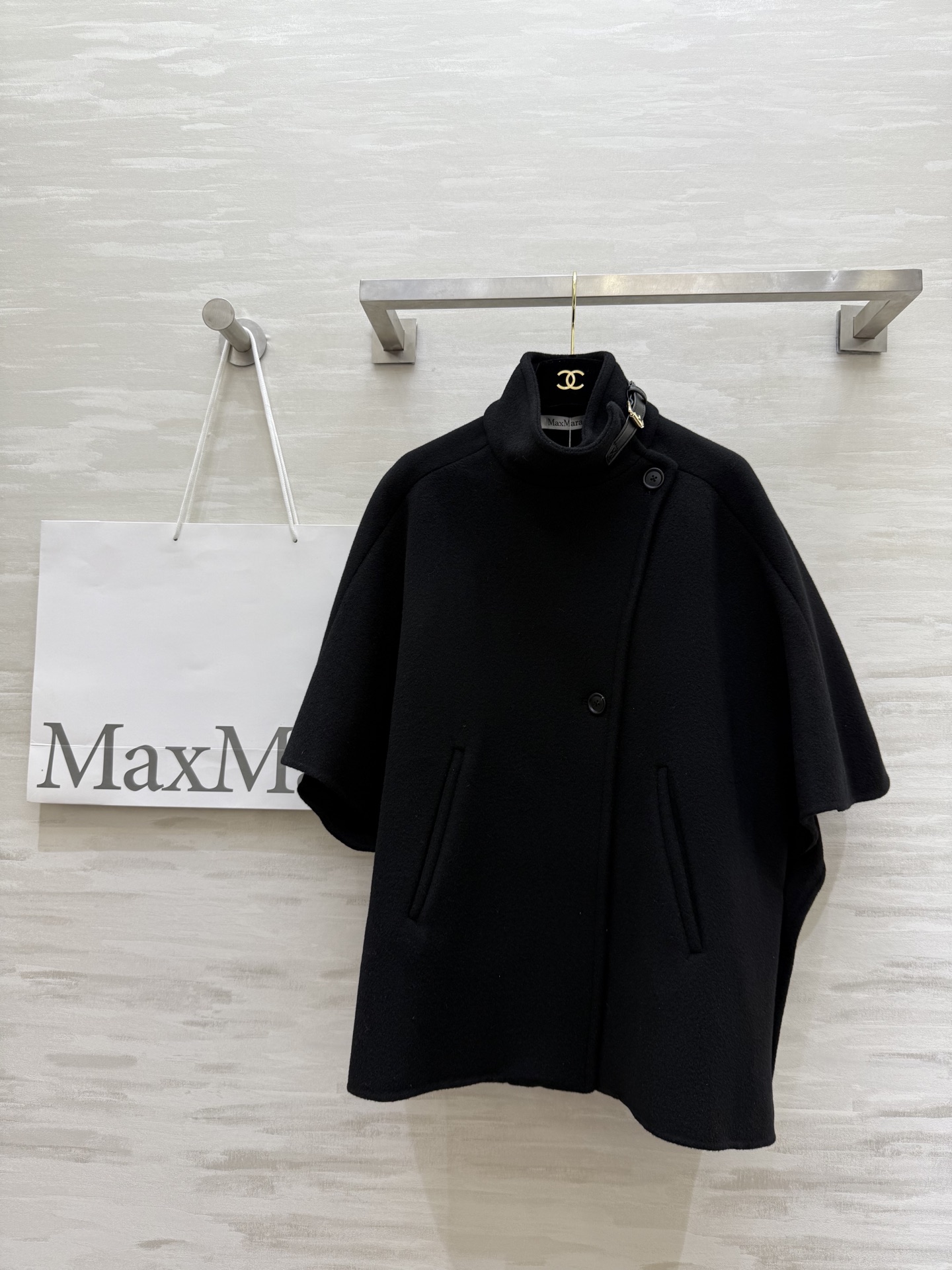 NO:591543,#Maxmar new autumn and winter woolen cape jacket, high quality, available in stock, sizeS/M/L (S size bust 146, length 64),,jackets & coats,alexander wang19860909#Maxmar秋冬新款 羊毛呢斗篷外套 高品质 现货来sizeS/M/L（s码胸围146,衣长64）,,jackets & coats,alexander wang,Women's clothing