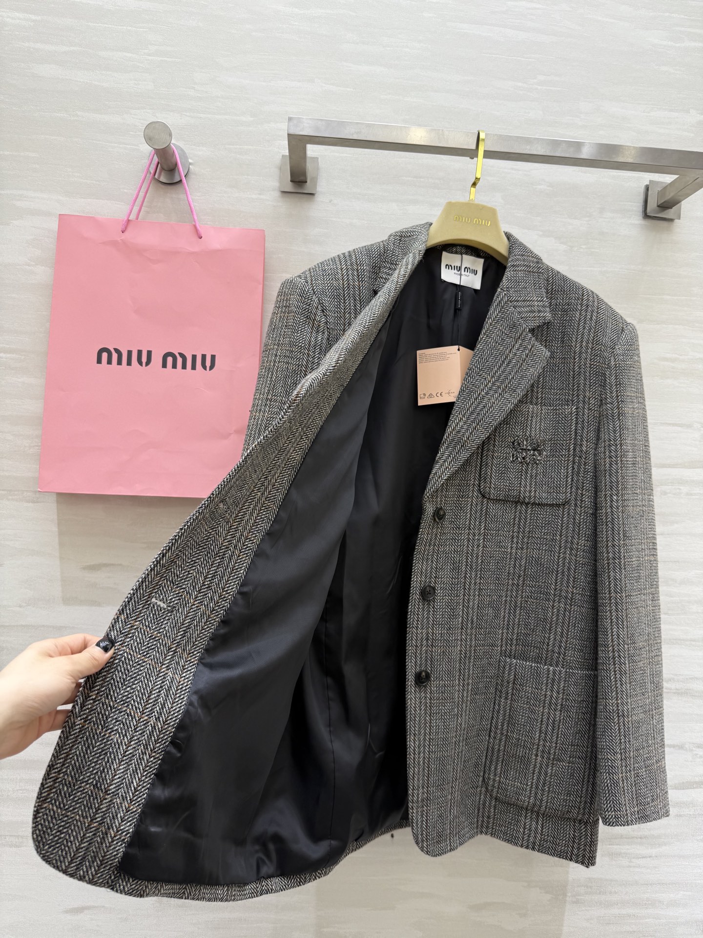 #Miumi♡²⁵秋冬新款 羊毛格纹西装外套 高品质 现货来size：S/M/L（s码肩宽：43，胸围：