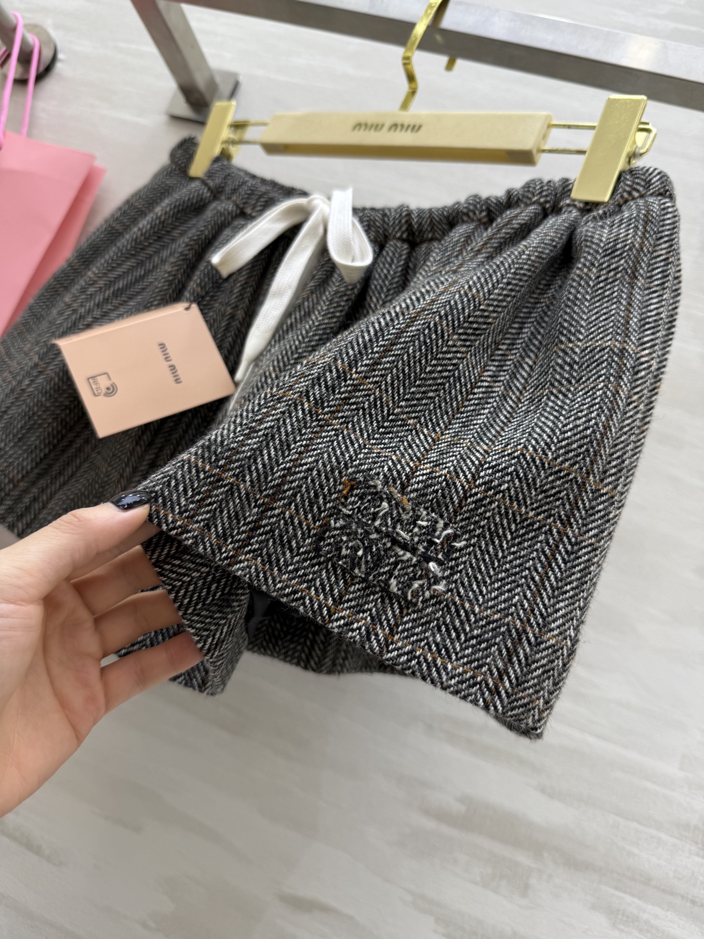 #Miumi♡²⁵秋冬新款 羊毛格纹半裙 高品质 现货来size：S/M/L（s码腰围：66，裙长：27