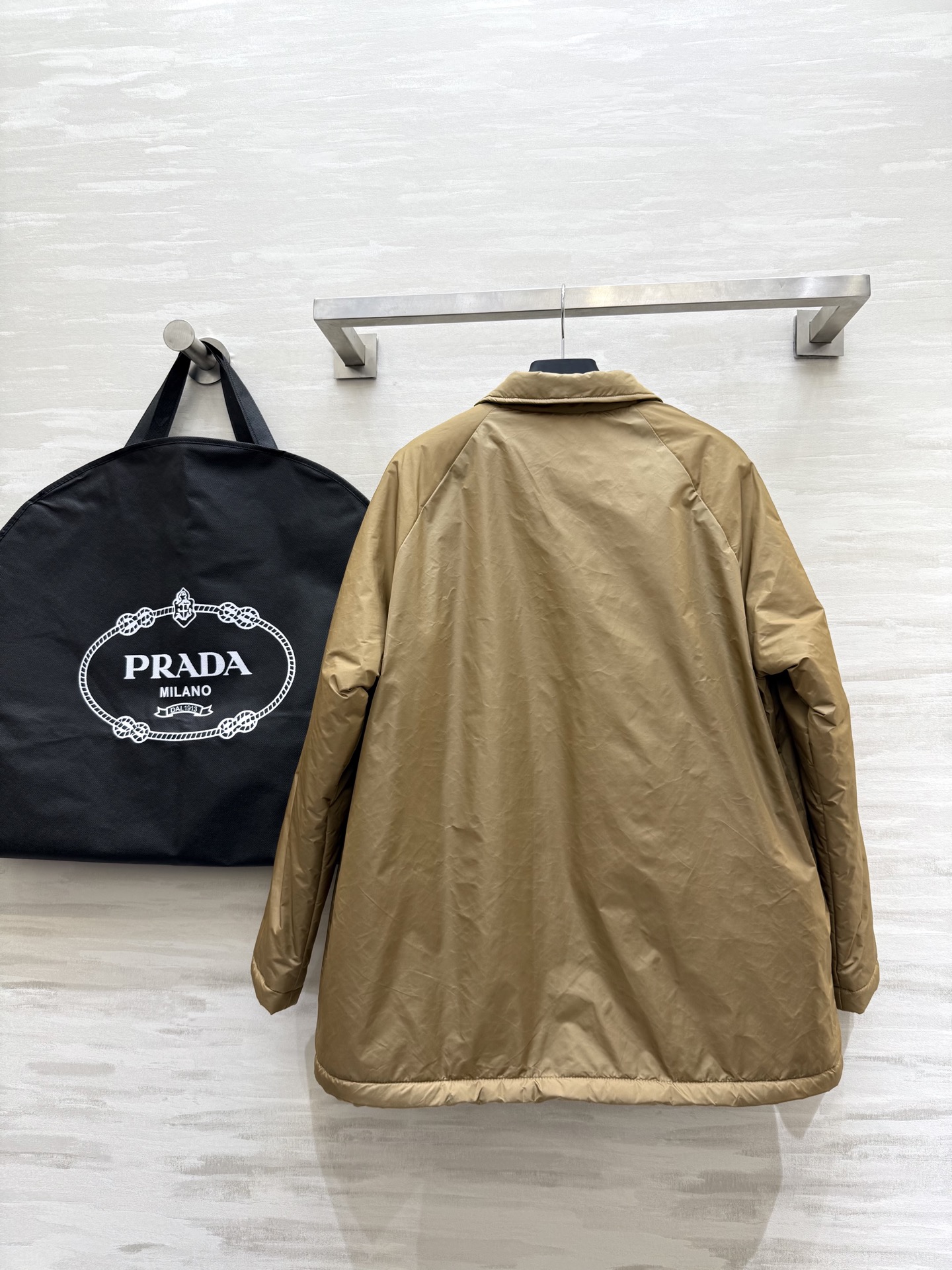 #Prad♡²⁵秋冬新款 衬衣式外套 内里环保羊羔绒 外层定制环保尼龙面料 高品质 现货来size：S/