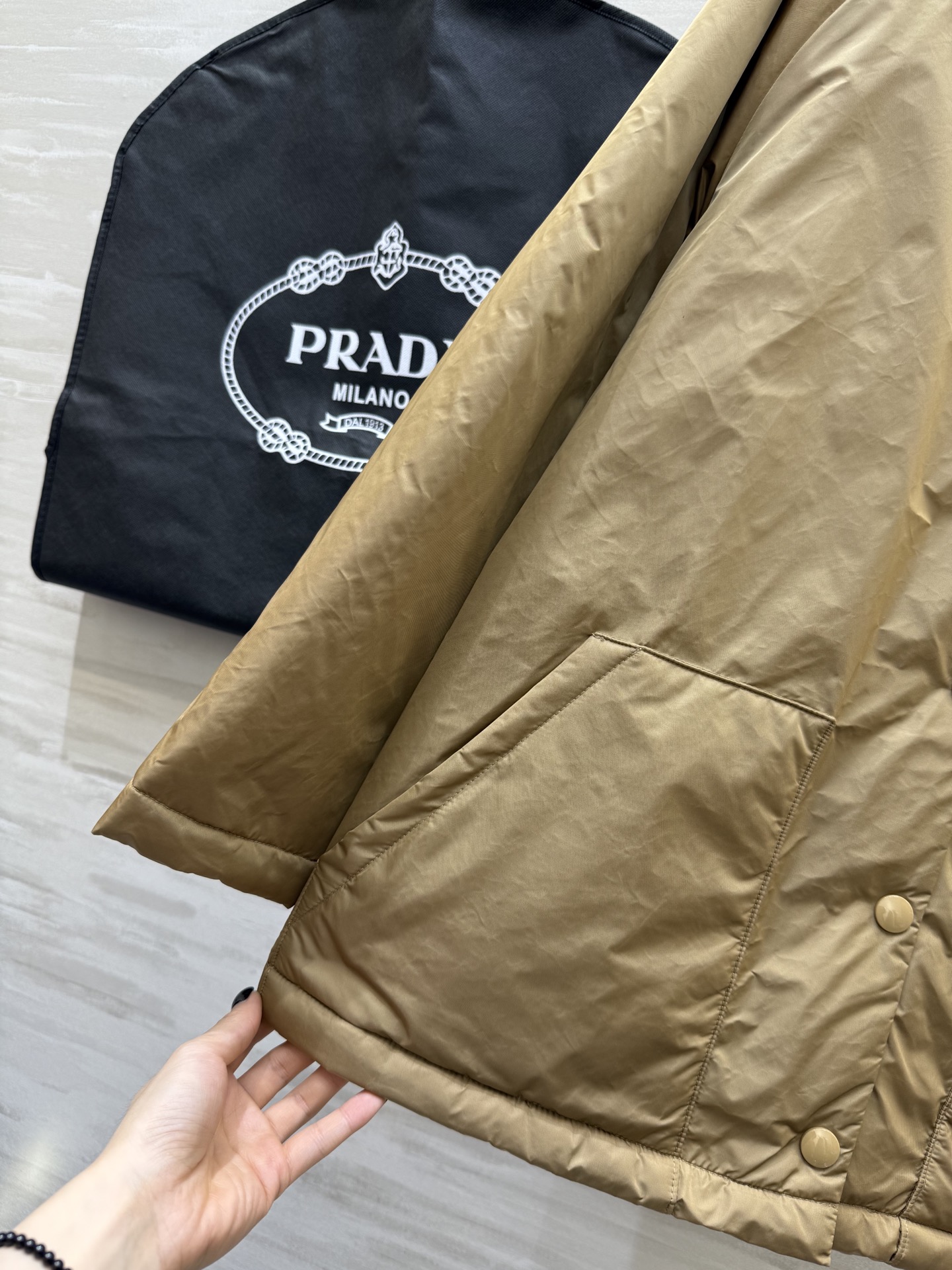 #Prad♡²⁵秋冬新款 衬衣式外套 内里环保羊羔绒 外层定制环保尼龙面料 高品质 现货来size：S/