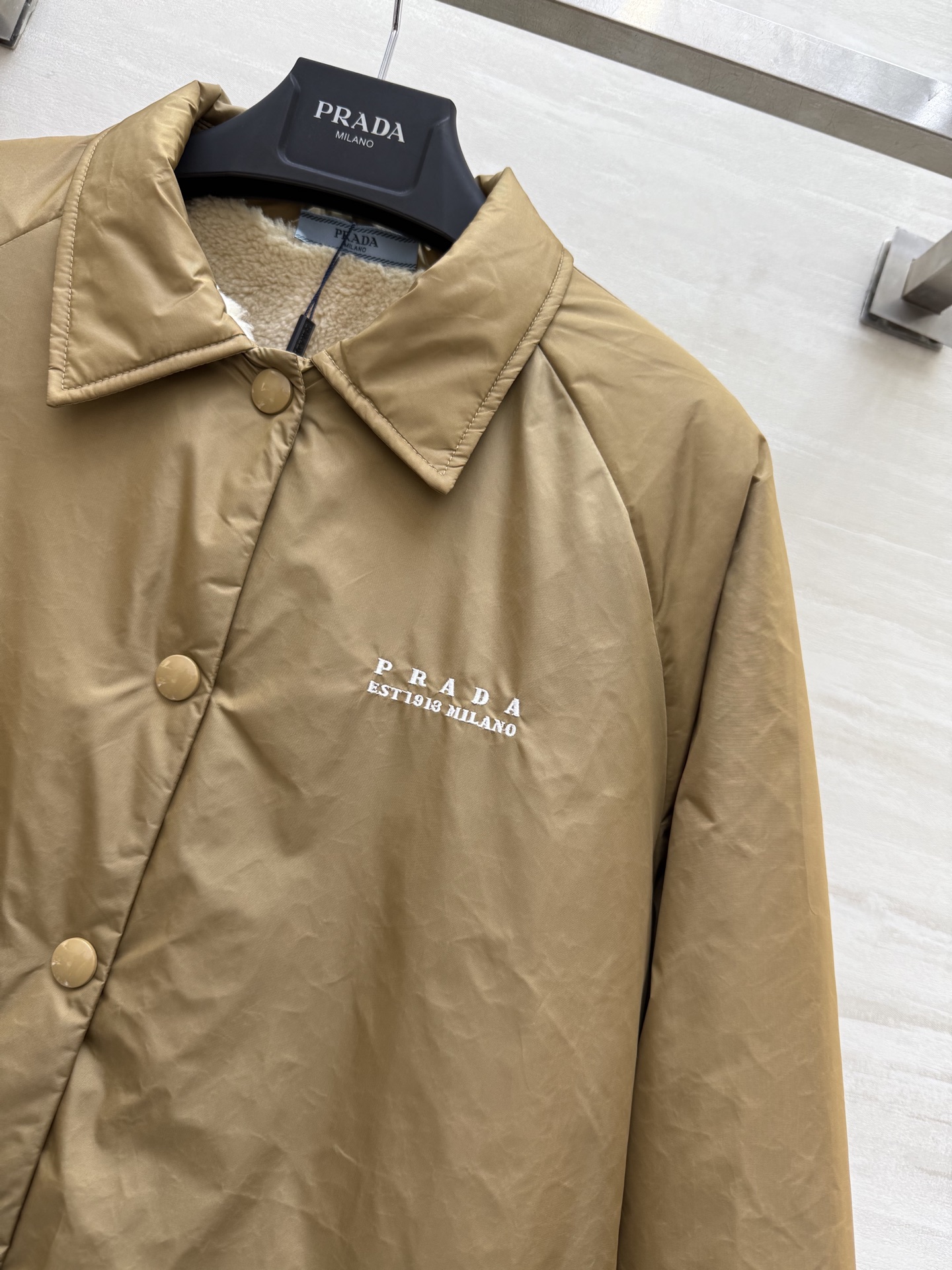 #Prad♡²⁵秋冬新款 衬衣式外套 内里环保羊羔绒 外层定制环保尼龙面料 高品质 现货来size：S/