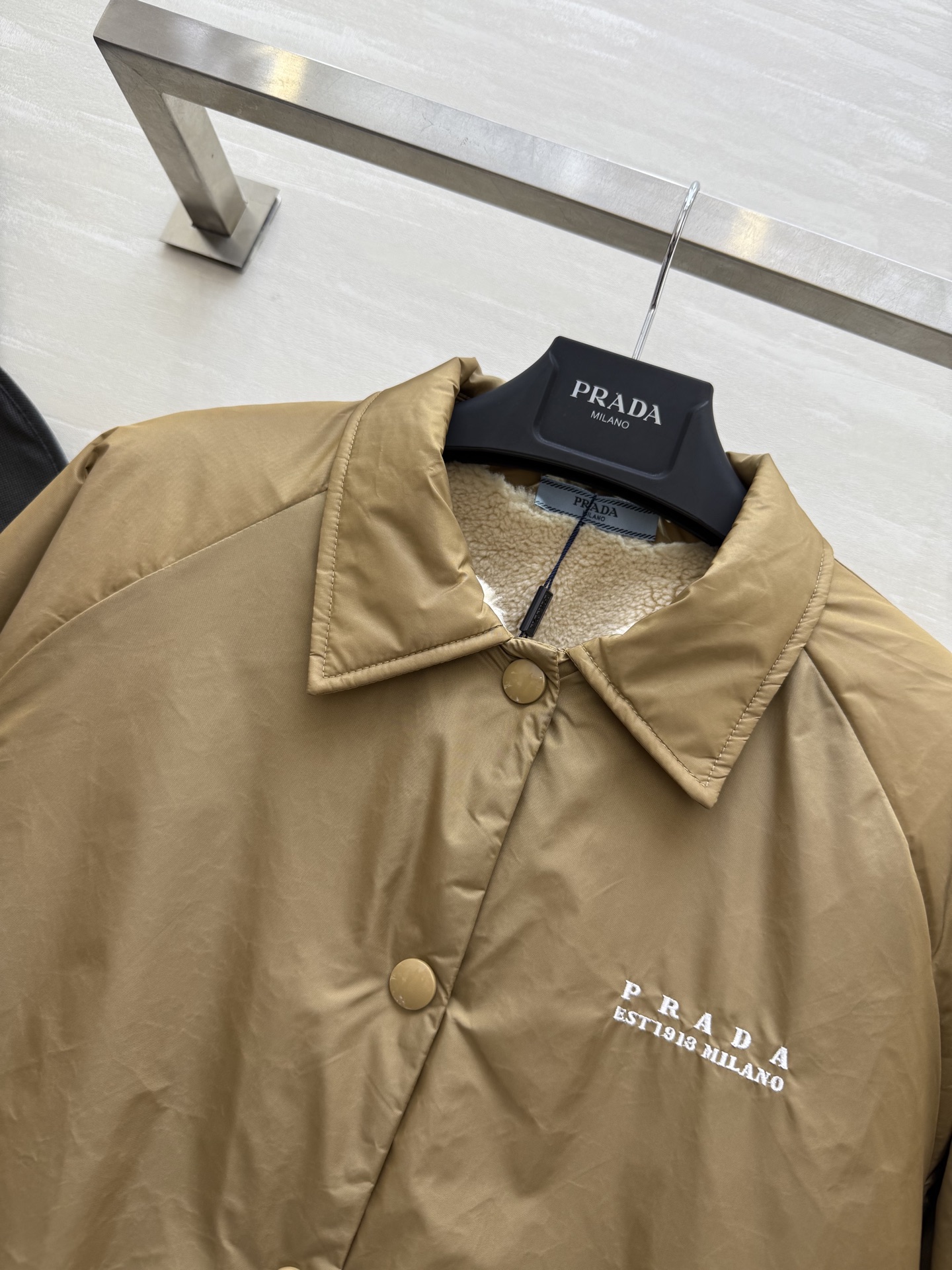 #Prad♡²⁵秋冬新款 衬衣式外套 内里环保羊羔绒 外层定制环保尼龙面料 高品质 现货来size：S/