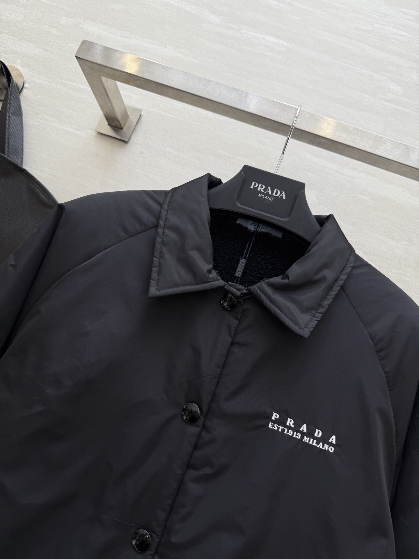 #Prad♡²⁵秋冬新款 衬衣式外套 内里环保羊羔绒 外层定制环保尼龙面料 高品质 现货来size：S/