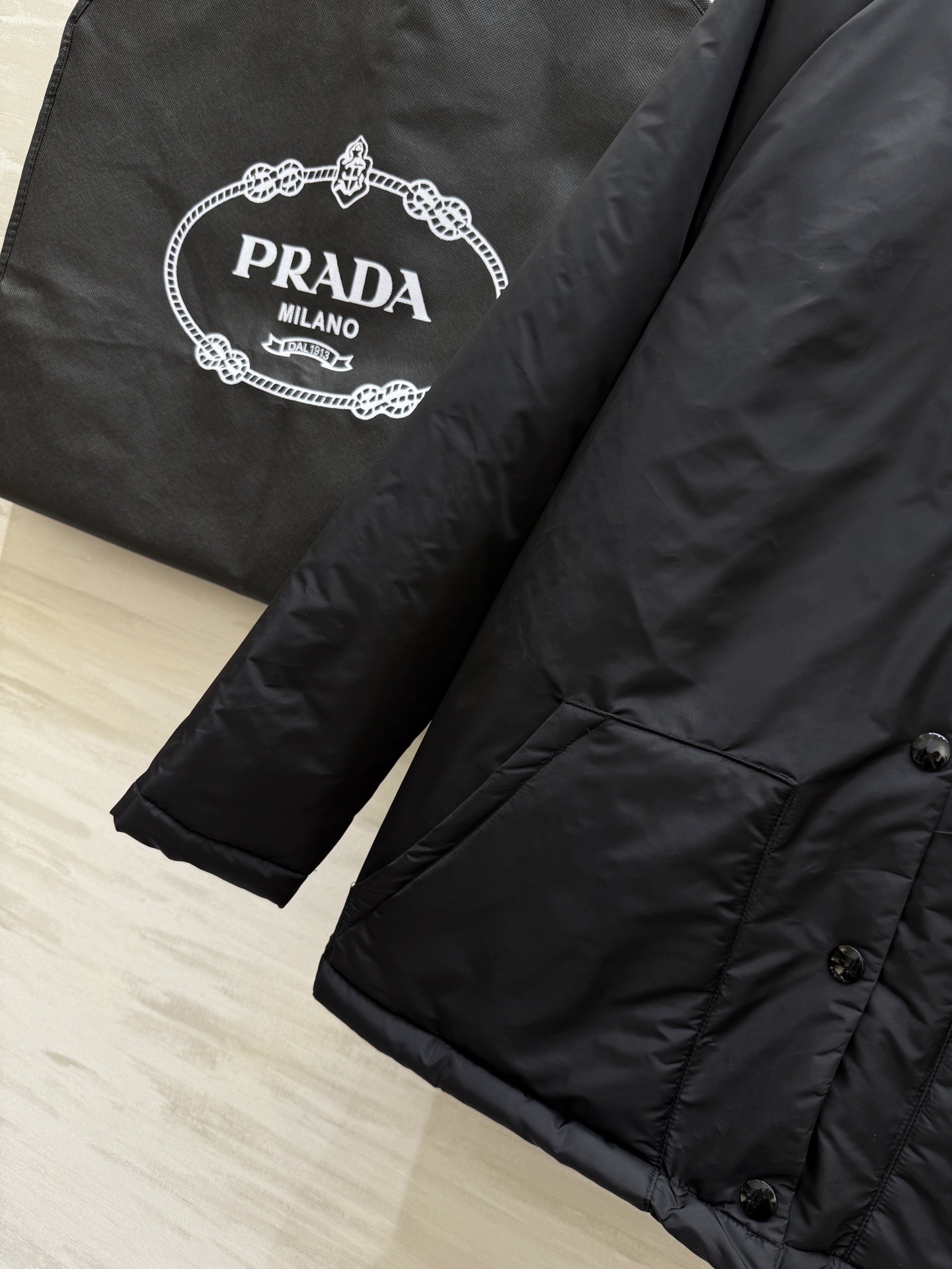 #Prad♡²⁵秋冬新款 衬衣式外套 内里环保羊羔绒 外层定制环保尼龙面料 高品质 现货来size：S/