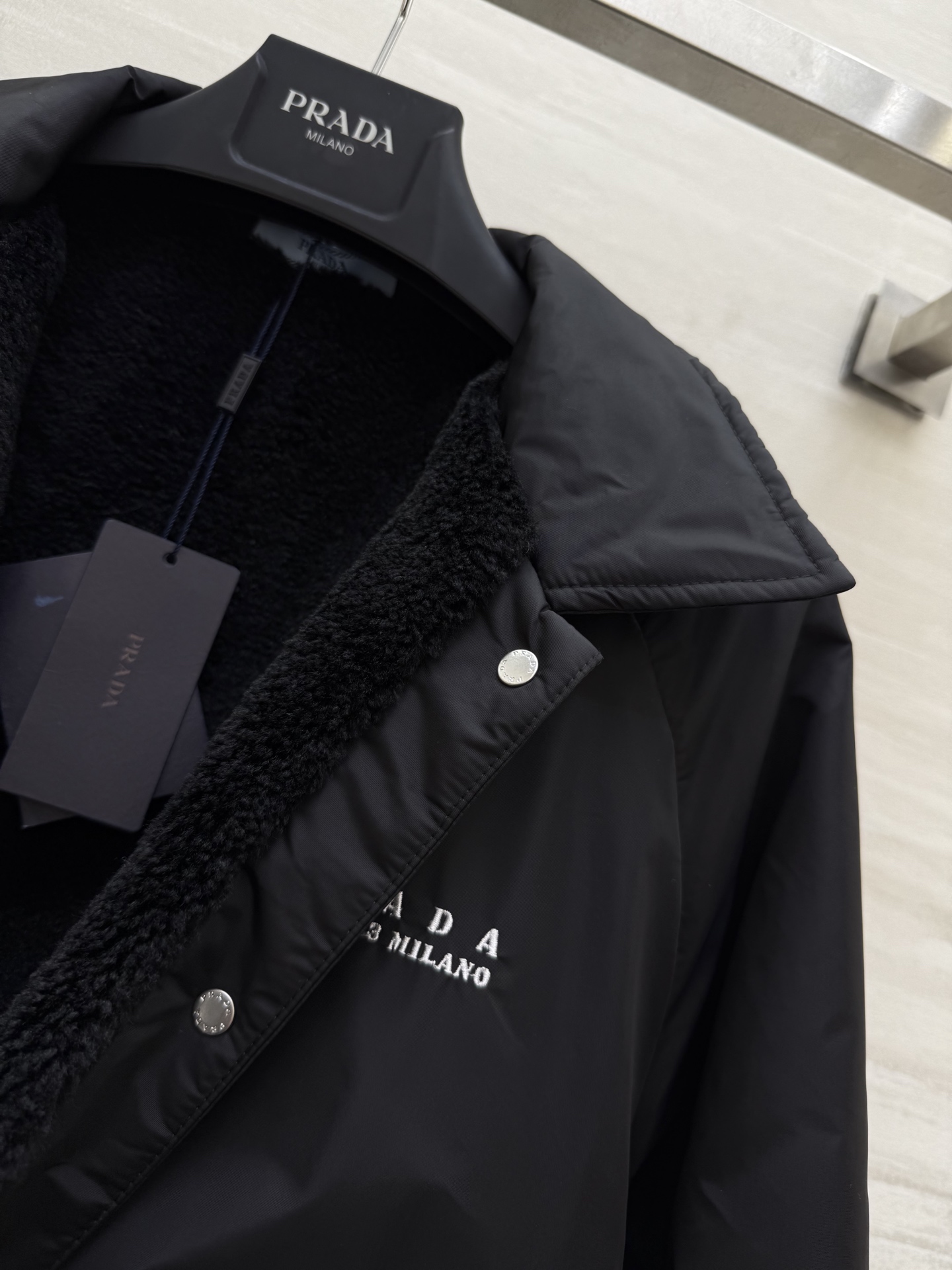 #Prad♡²⁵秋冬新款 衬衣式外套 内里环保羊羔绒 外层定制环保尼龙面料 高品质 现货来size：S/