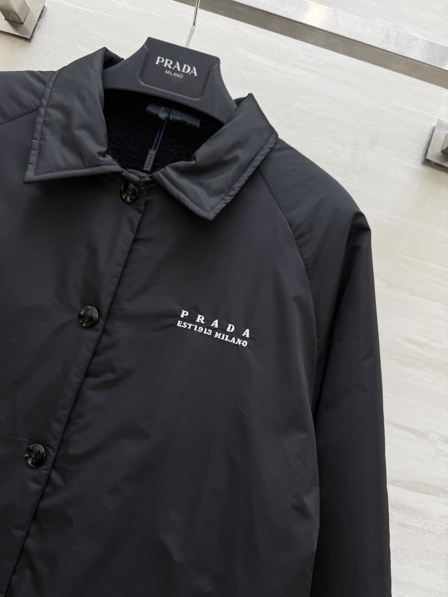 #Prad♡²⁵秋冬新款 衬衣式外套 内里环保羊羔绒 外层定制环保尼龙面料 高品质 现货来size：S/