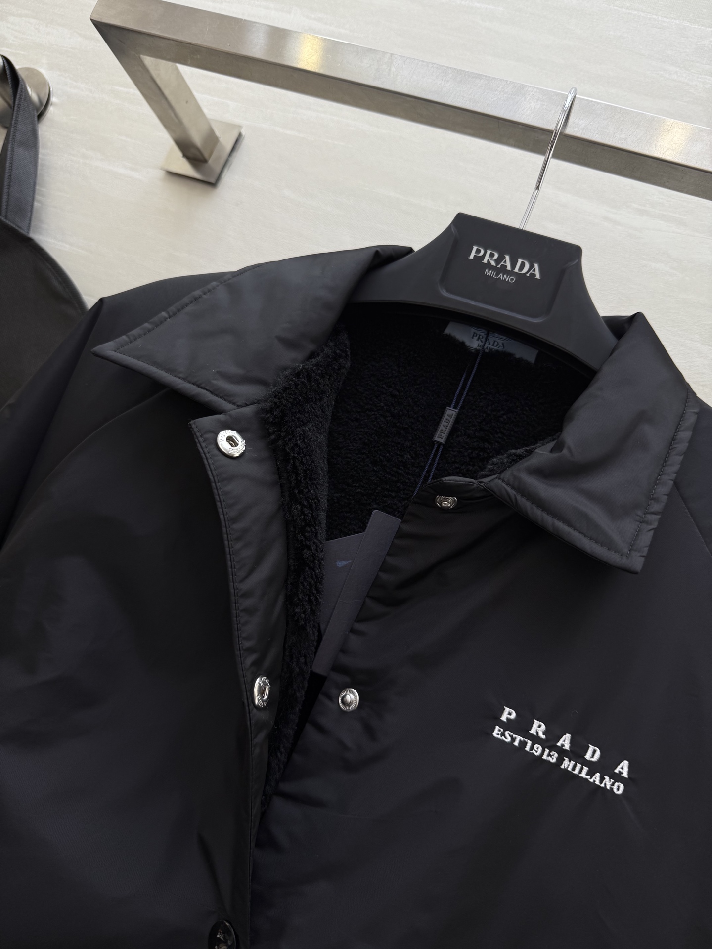 #Prad♡²⁵秋冬新款 衬衣式外套 内里环保羊羔绒 外层定制环保尼龙面料 高品质 现货来size：S/