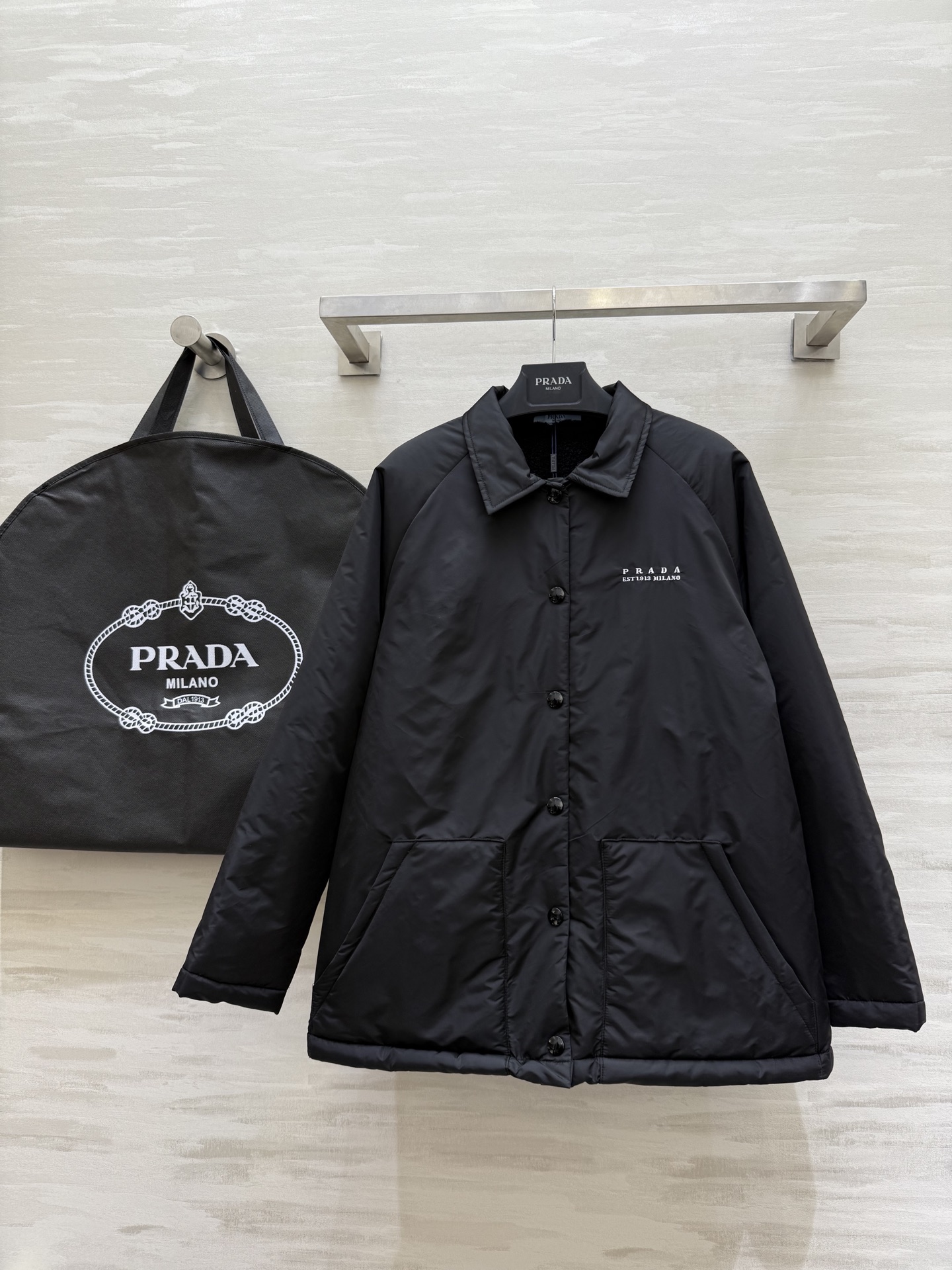NO:591532,#Prad autumn and winter new style shirt style jacket with eco-friendly lamb velvet lining and customized eco-friendly nylon fabric on the outside. High quality. Available now in sizes S/M/L (S size bust 102, length 70),, prada, jackets & coats, alexander wang19860909#Prad秋冬新款 衬衣式外套 内里环保羊羔绒 外层定制环保尼龙面料 高品质 现货来sizeS/M/L（s码胸围102,衣长70）,,prada,jackets & coats,alexander wang,Women's clothing