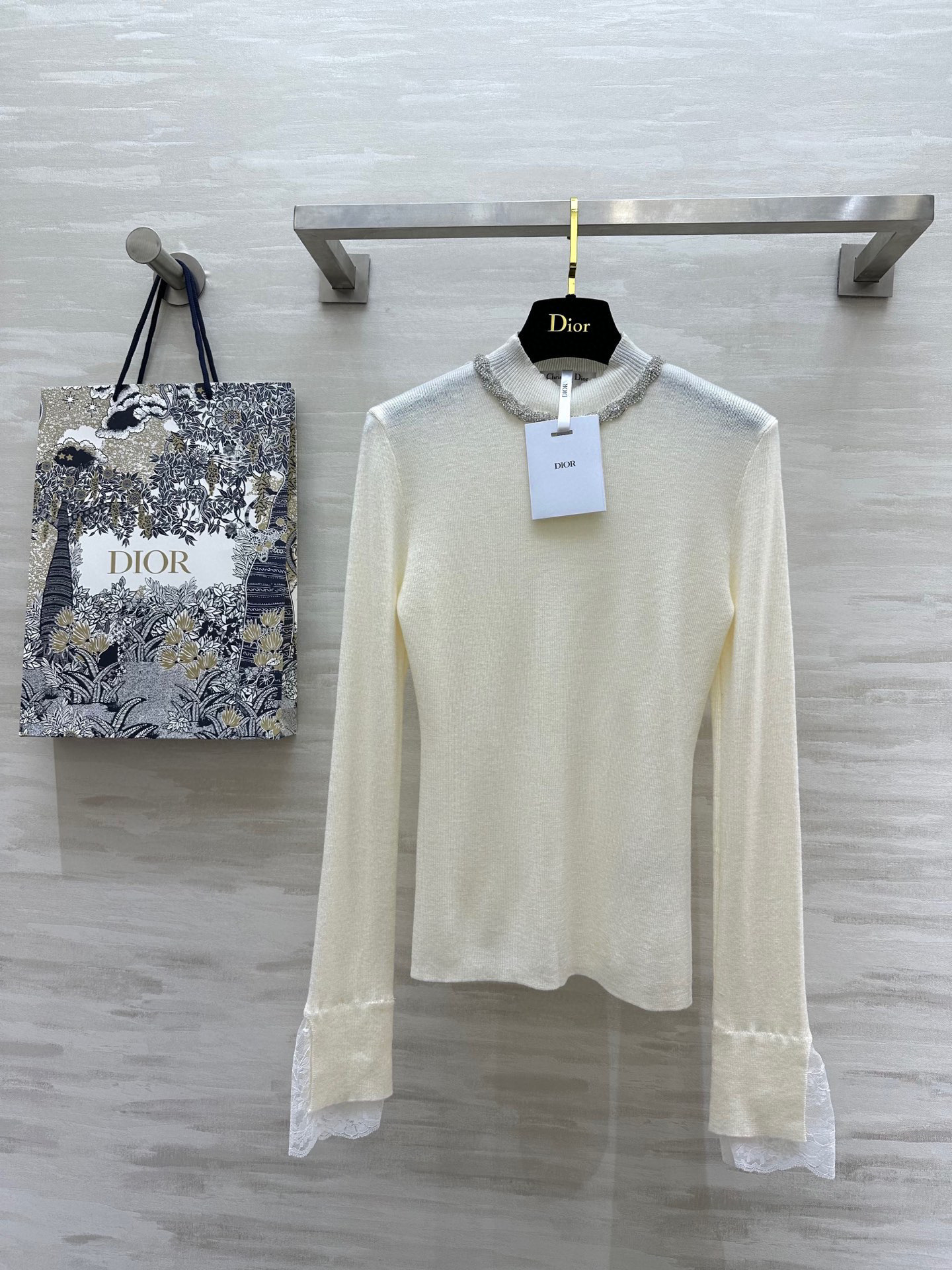 #DIO♡²⁵新款 重工钉钻羊毛上衣 领口重工满钻 今年一定满赚[烟花] 袖口蕾丝拼接细节感十足 定制羊