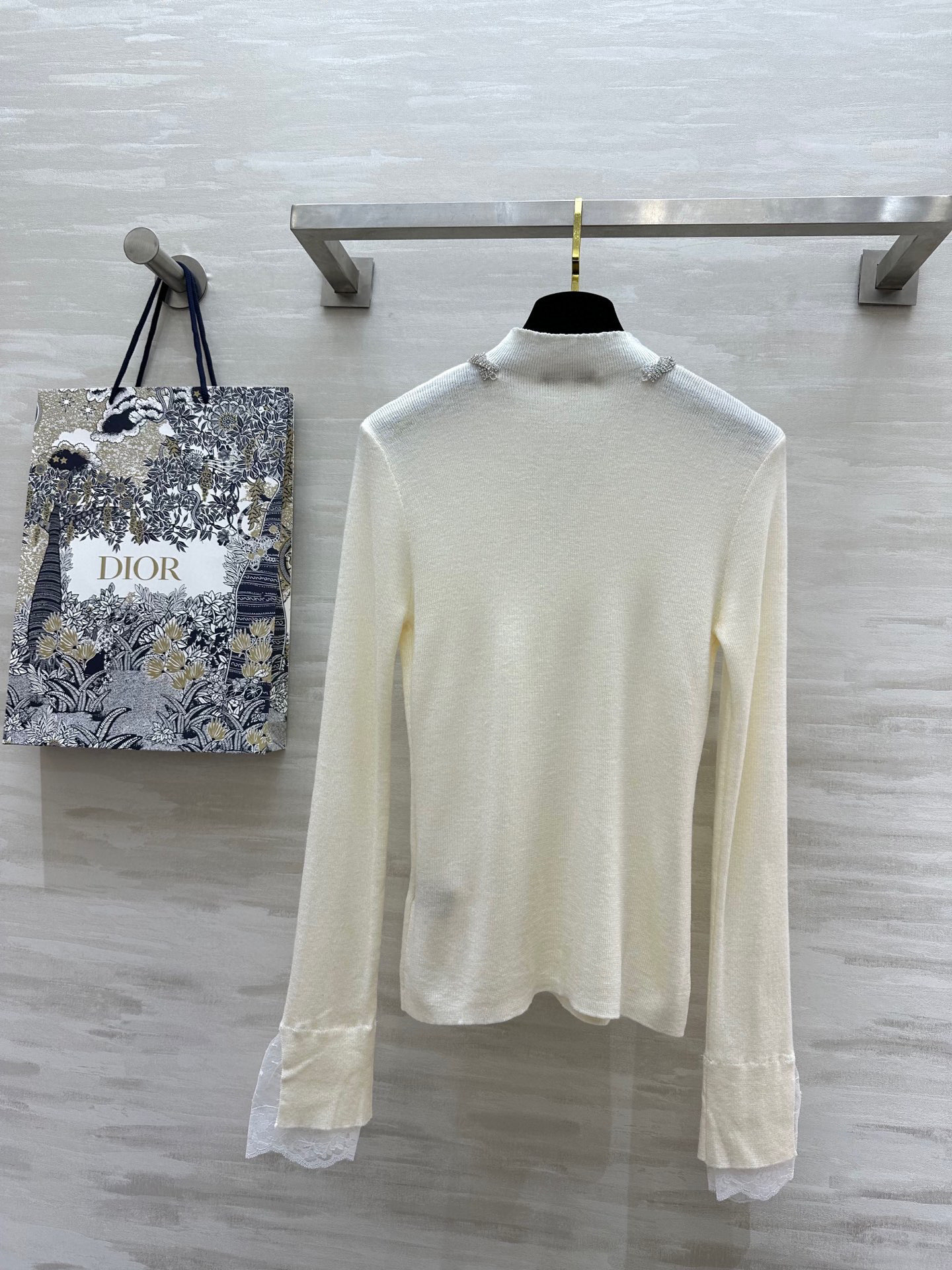 #DIO♡²⁵新款 重工钉钻羊毛上衣 领口重工满钻 今年一定满赚[烟花] 袖口蕾丝拼接细节感十足 定制羊