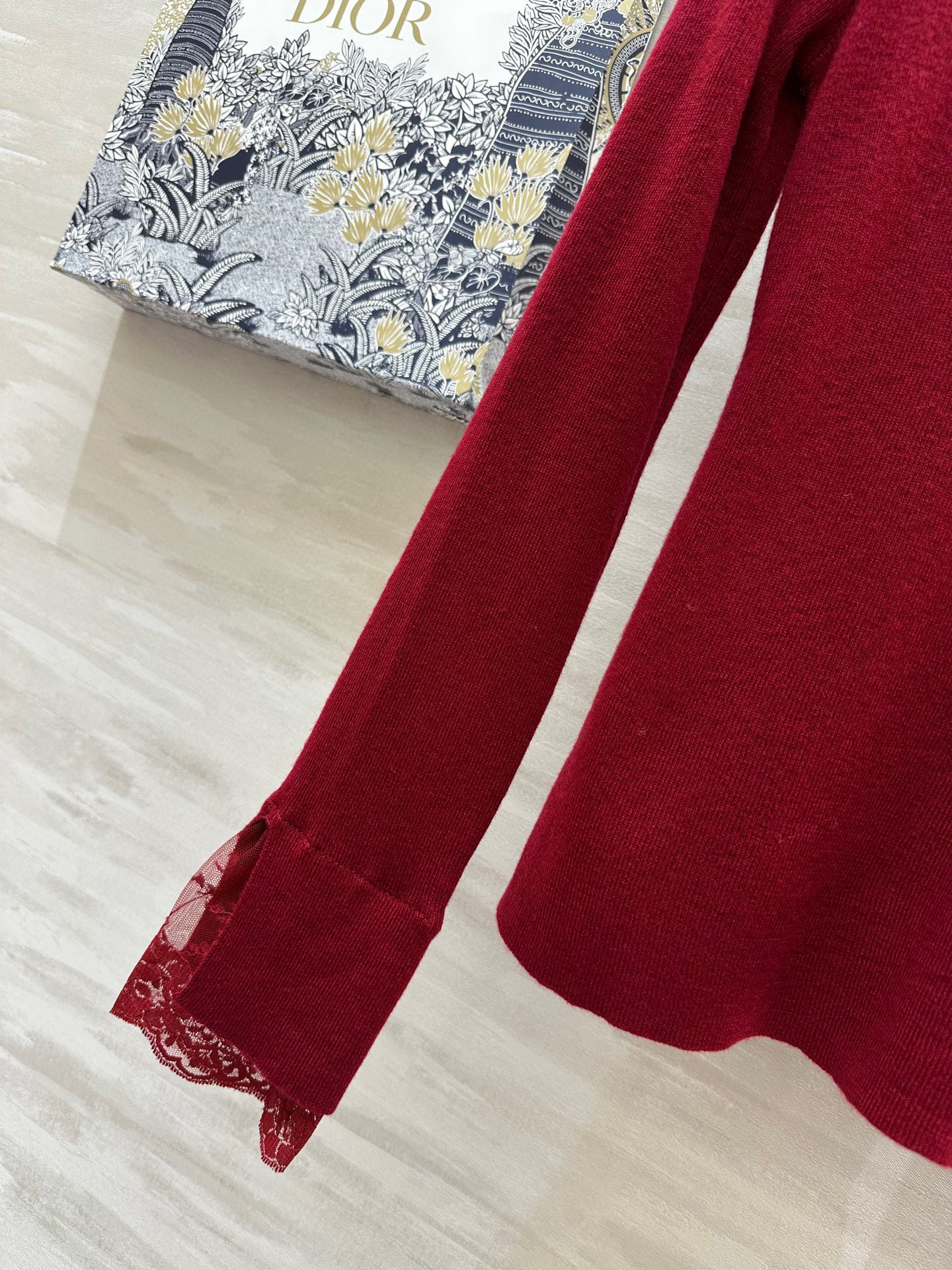 #DIO♡²⁵新款 重工钉钻羊毛上衣 领口重工满钻 今年一定满赚[烟花] 袖口蕾丝拼接细节感十足 定制羊