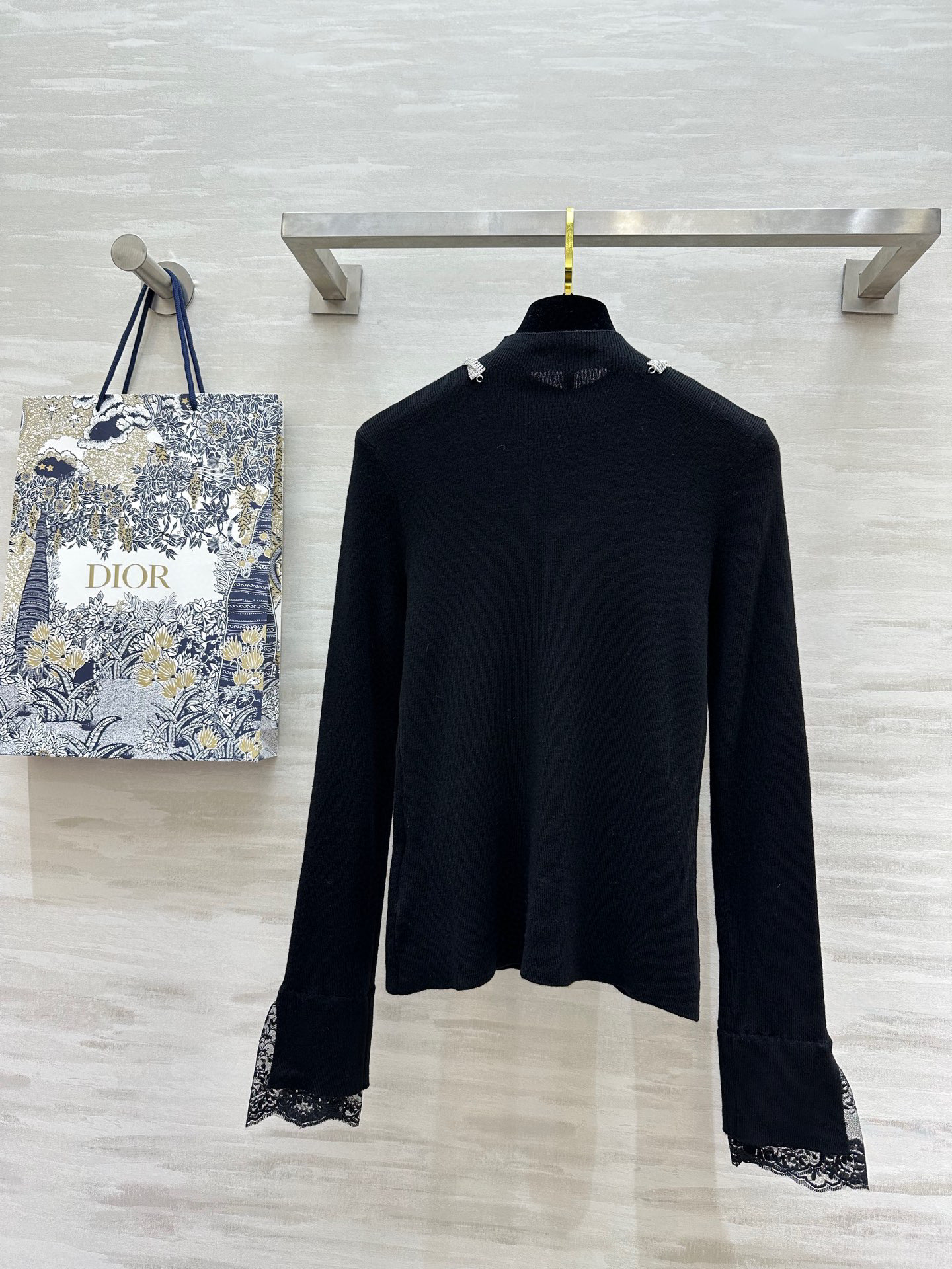 #DIO♡²⁵新款 重工钉钻羊毛上衣 领口重工满钻 今年一定满赚[烟花] 袖口蕾丝拼接细节感十足 定制羊